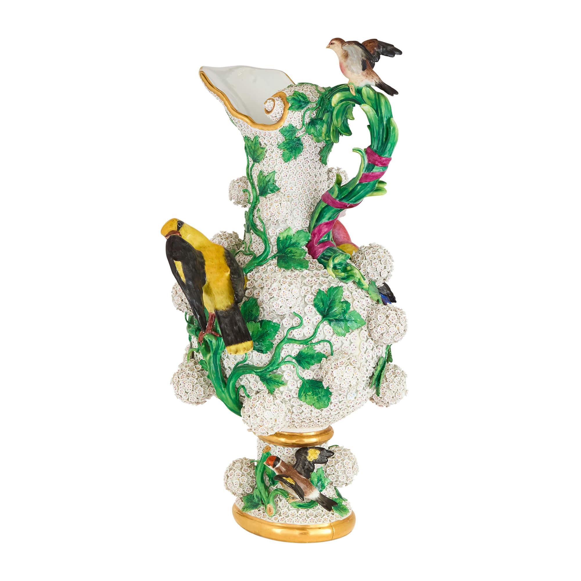 Tedesco Grande bicchiere antico in porcellana di Meissen Porcelain in vendita