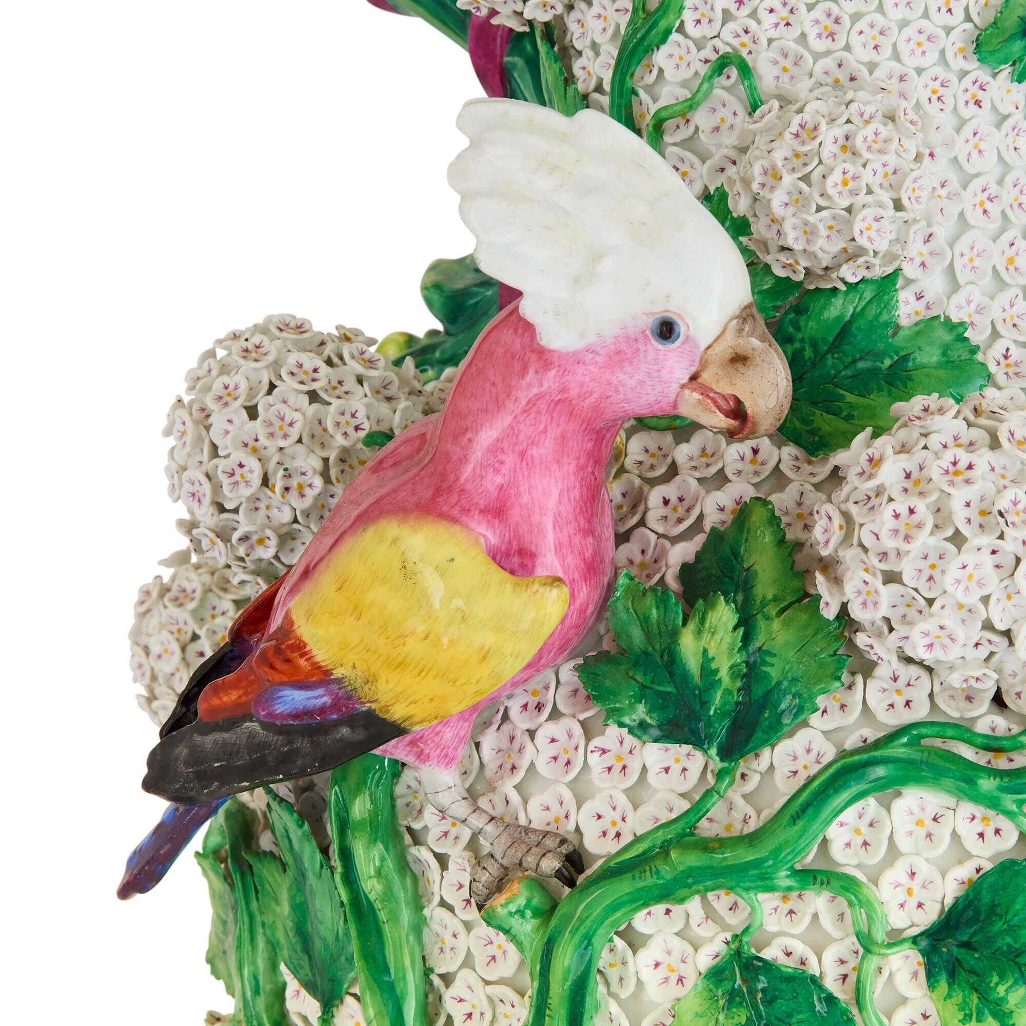 Grande bicchiere antico in porcellana di Meissen Porcelain In condizioni buone in vendita a London, GB