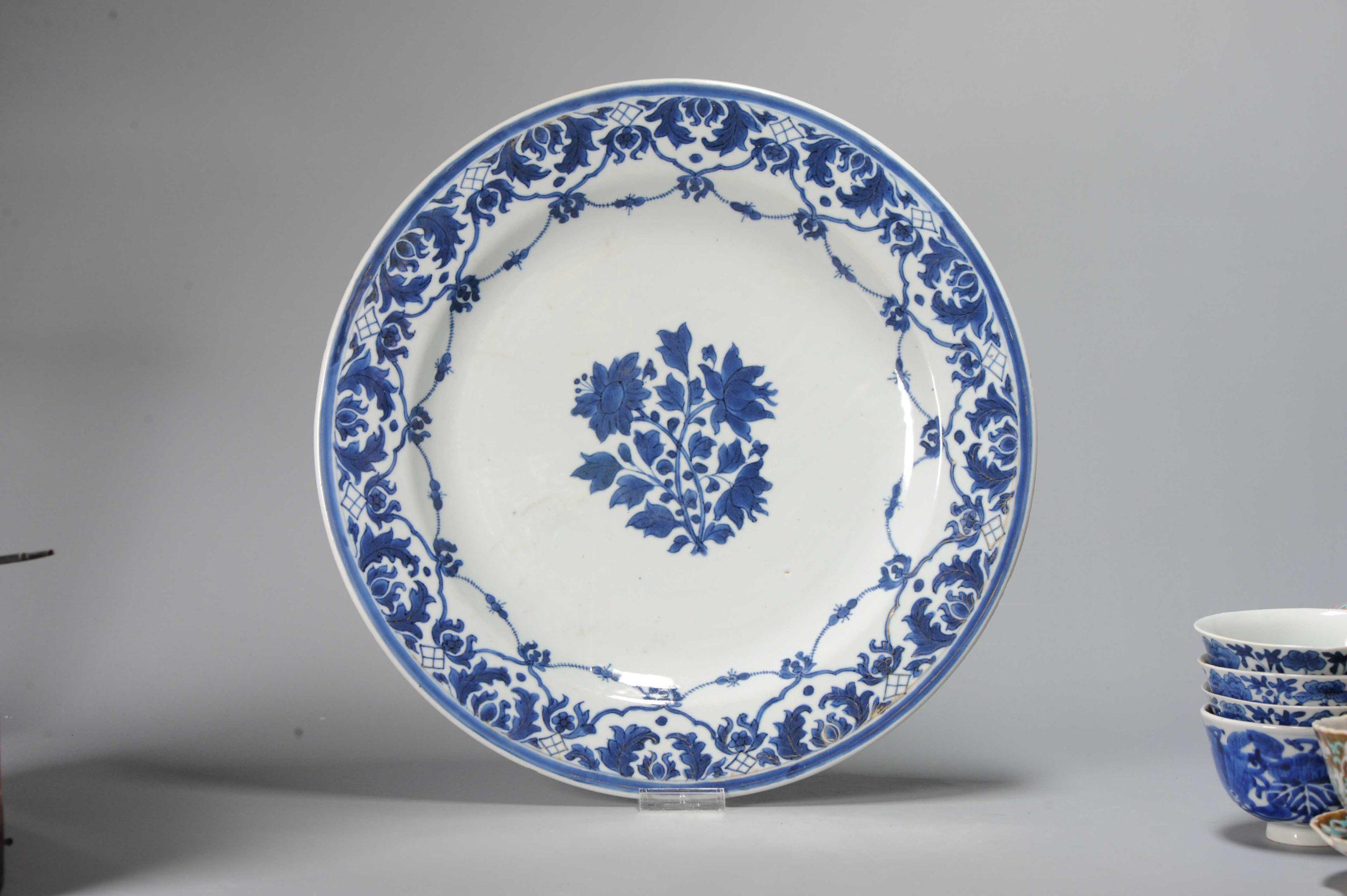 Grande assiette ancienne Qianlong en porcelaine chinoise bleue et blanche du 18e siècle/Charger China Excellent état - En vente à Amsterdam, Noord Holland
