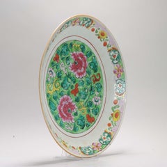 Großer antiker chinesischer Porzellanteller der Qing-Periode aus Südostasien mit Rosenmuster, 18.