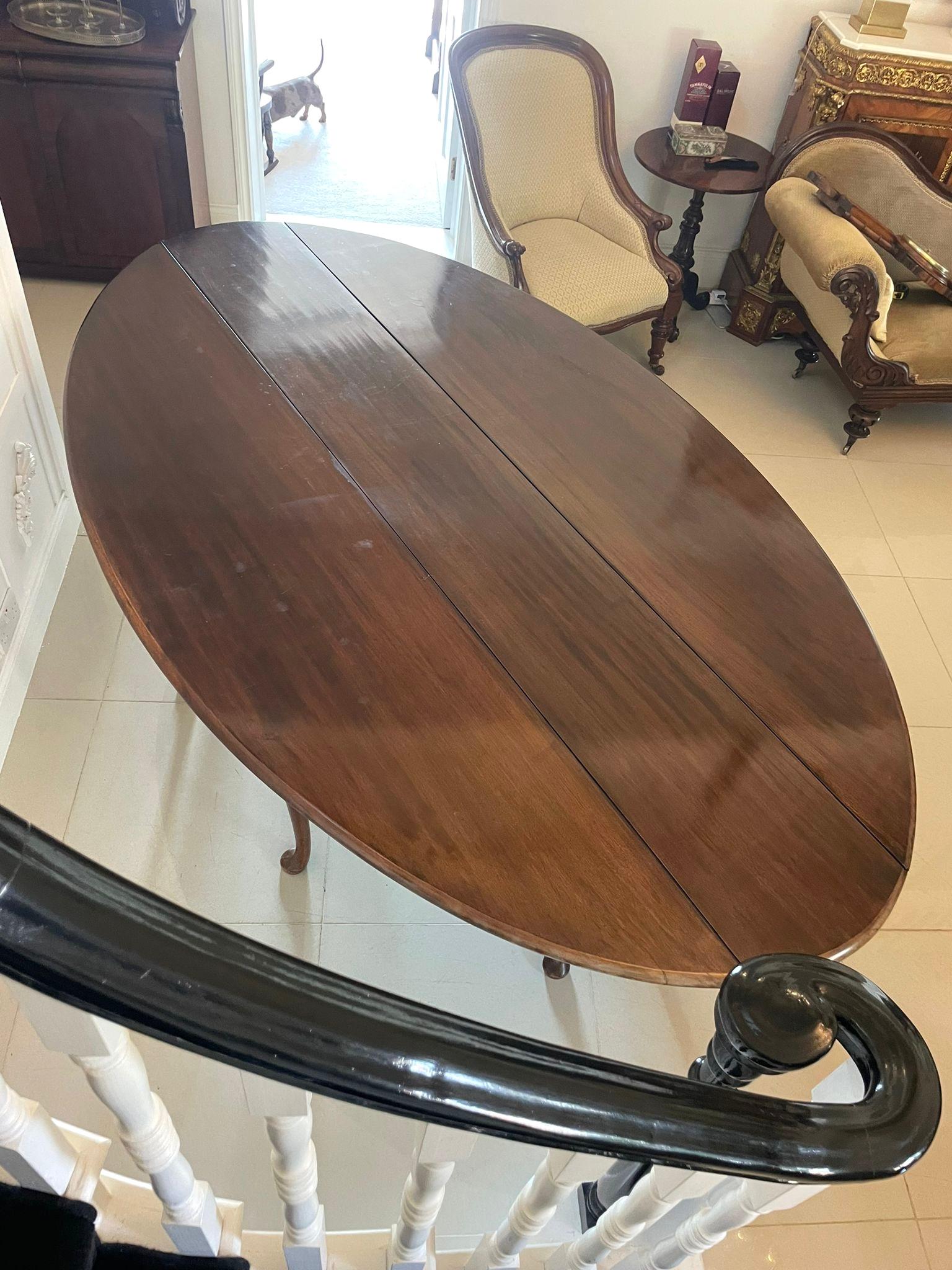 20th Century Large Antique Quality Figured Mahogany Irish Wake/Dining Table 72 x 242 x 144 cm