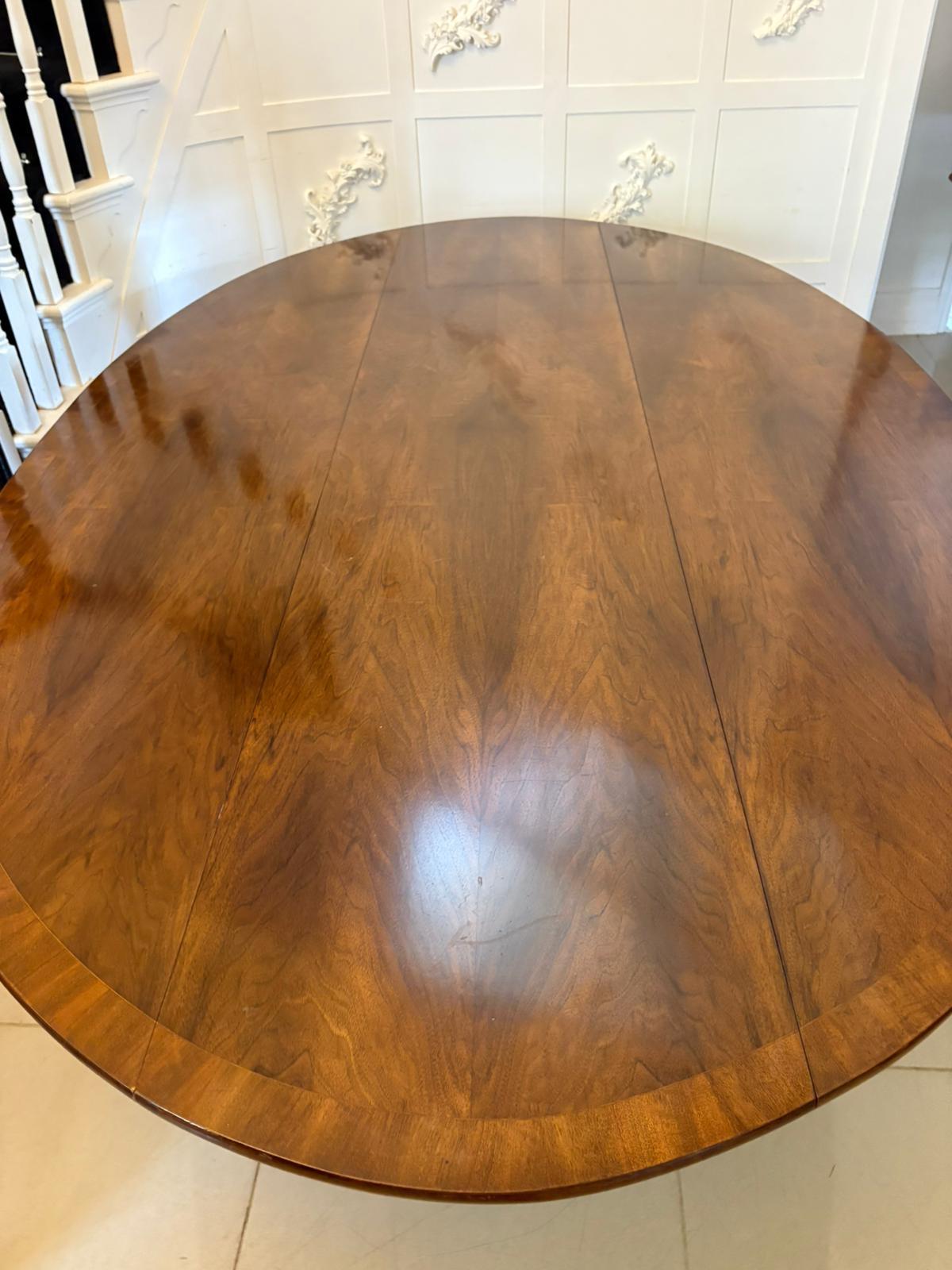 Large Antique Quality Figured Walnut 10 Seater Wake Dining Table In Good Condition For Sale In Suffolk, GB
