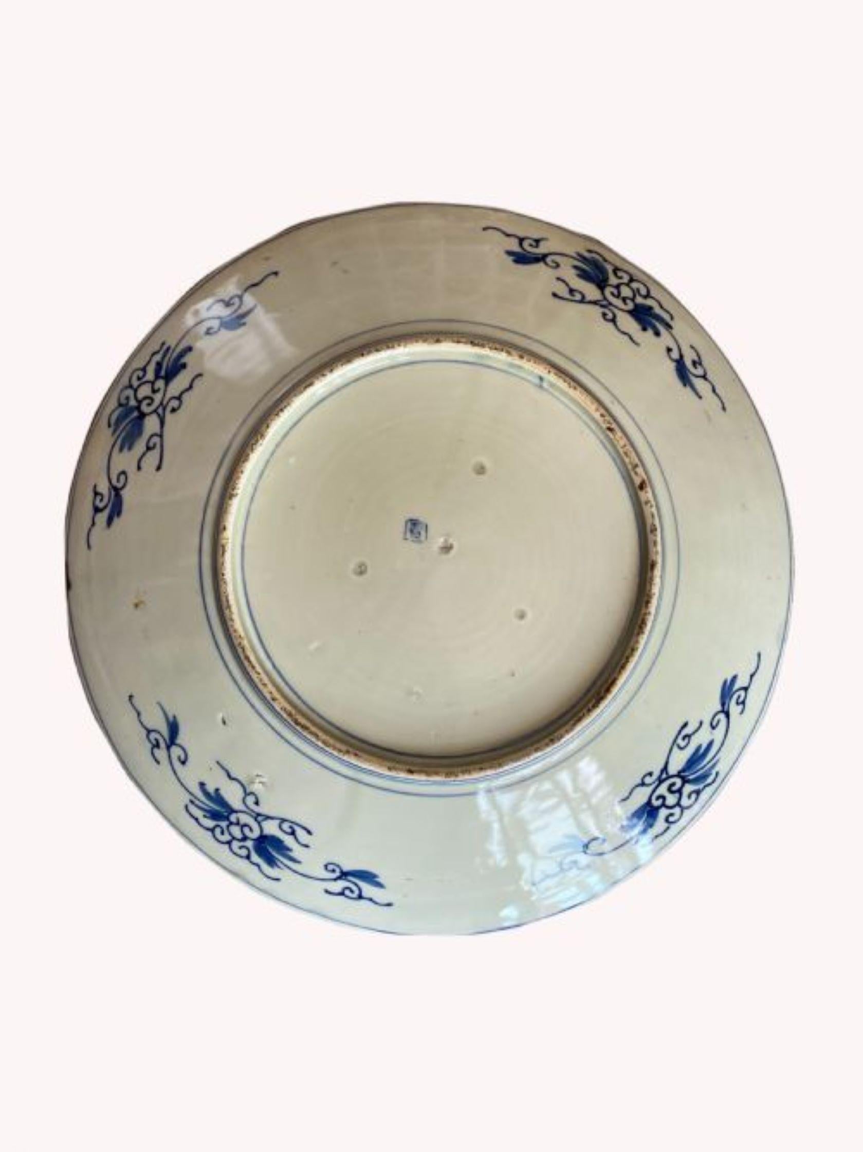 Large antique quality Japanese blue & white imari plate, large quality hand painted decorated charger in wonderful blue and white colours.