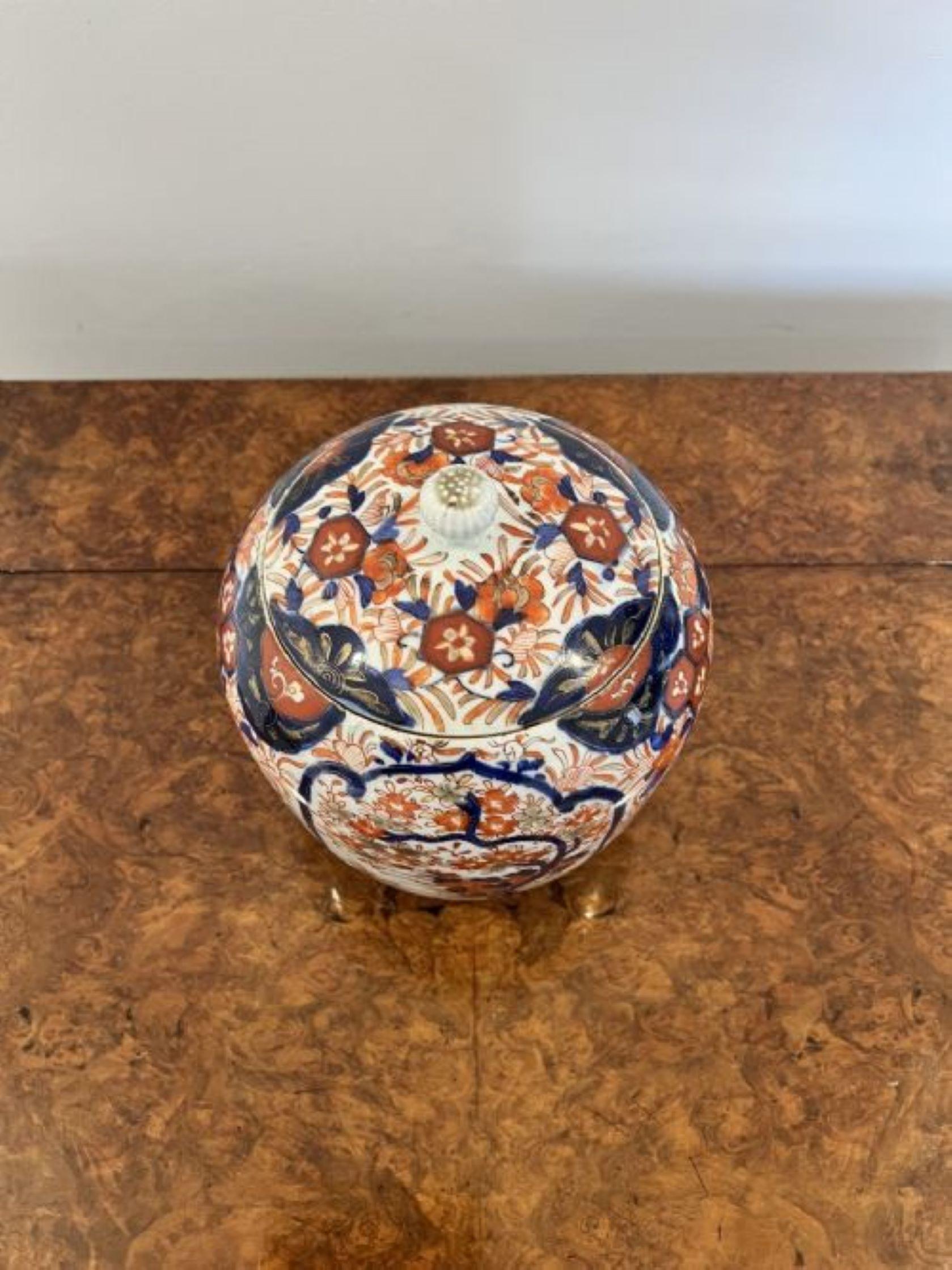 Large antique quality Japanese imari lidded ginger jar  In Good Condition For Sale In Ipswich, GB