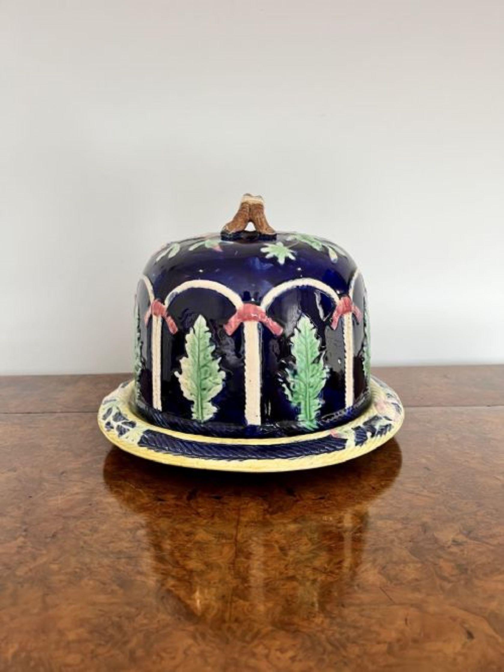 Large antique quality Majolica cheese dish In Good Condition For Sale In Ipswich, GB