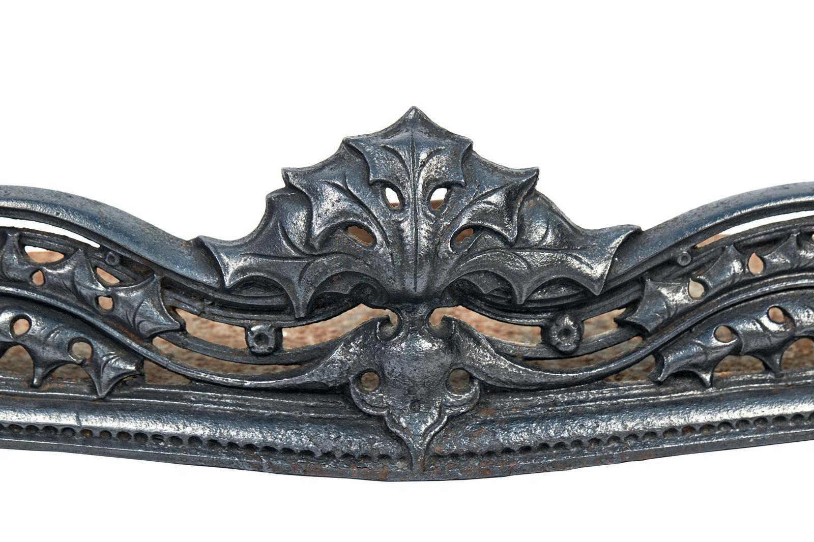 Grand ensemble de burettes ovales de 8 pièces en métal argenté de qualité ancienne, avec un grand format ovale en vente 2