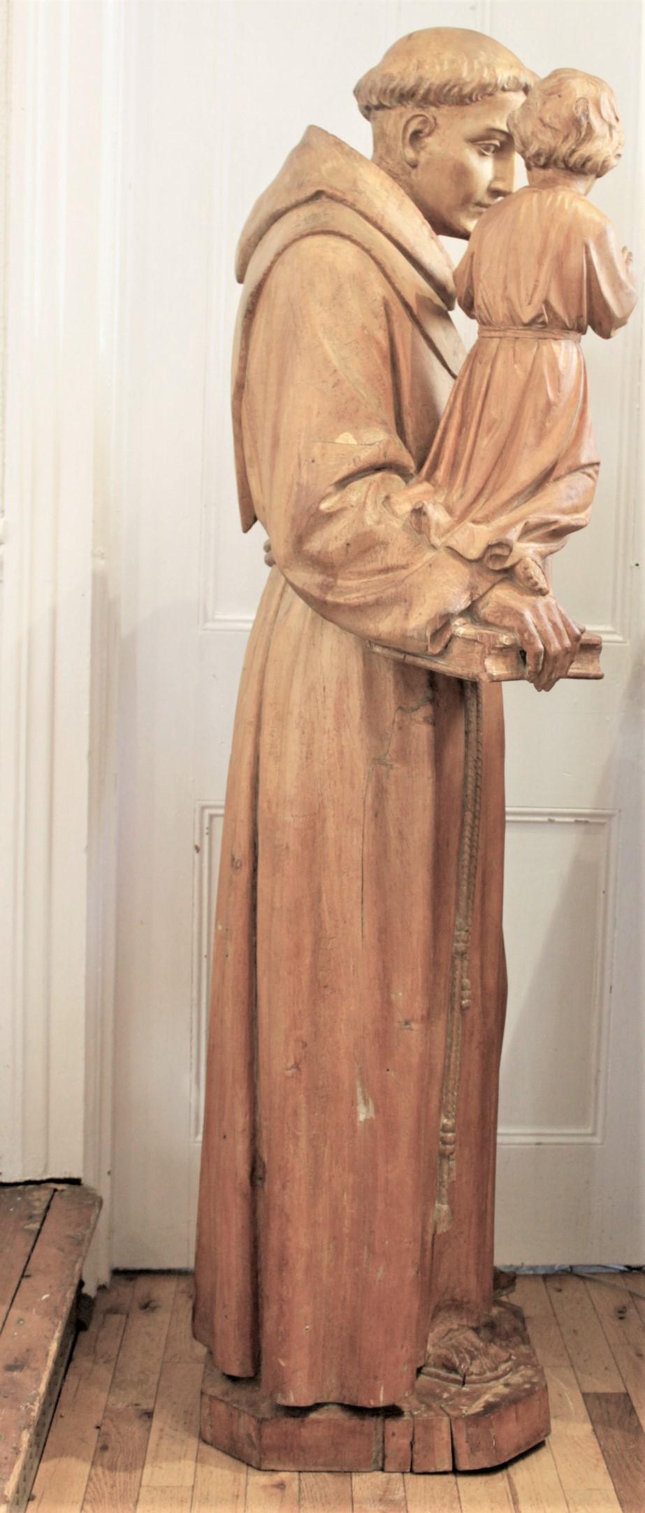 Große antike handgeschnitzte Quebecer Holzskulptur des Heiligen Antonius und Jesus aus Holz (Handgeschnitzt) im Angebot