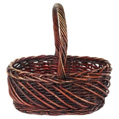 Großer antiker Rattan Schilf Gathering Zeitschriftenkorb, roter Weinfarben gebeizt