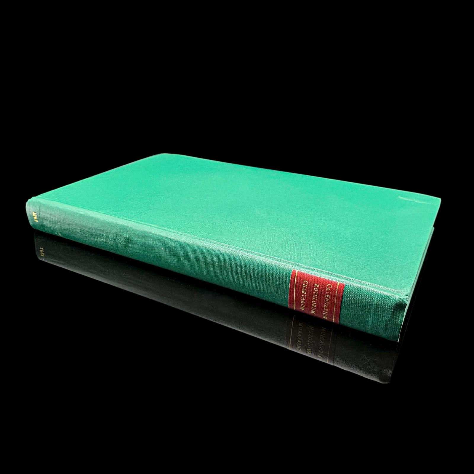 
Il s'agit d'un grand livre de référence ancien, le Calendarium Rotulorum Chartarum. Imprimé en latin et en anglais, un registre de la Chambre des communes relié plus tardivement, datant de la période de George III, publié en 1803.

Titre complet :