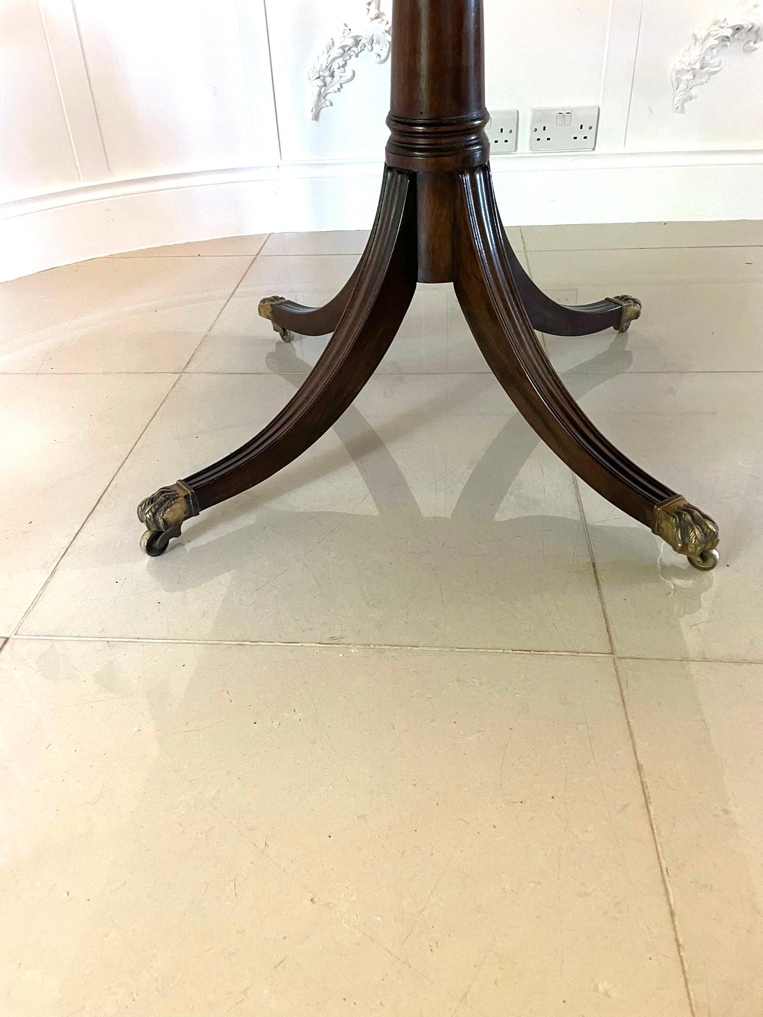 Grande Regency ancienne  Table de salle à manger en acajou figuré de qualité exceptionnelle en vente 7