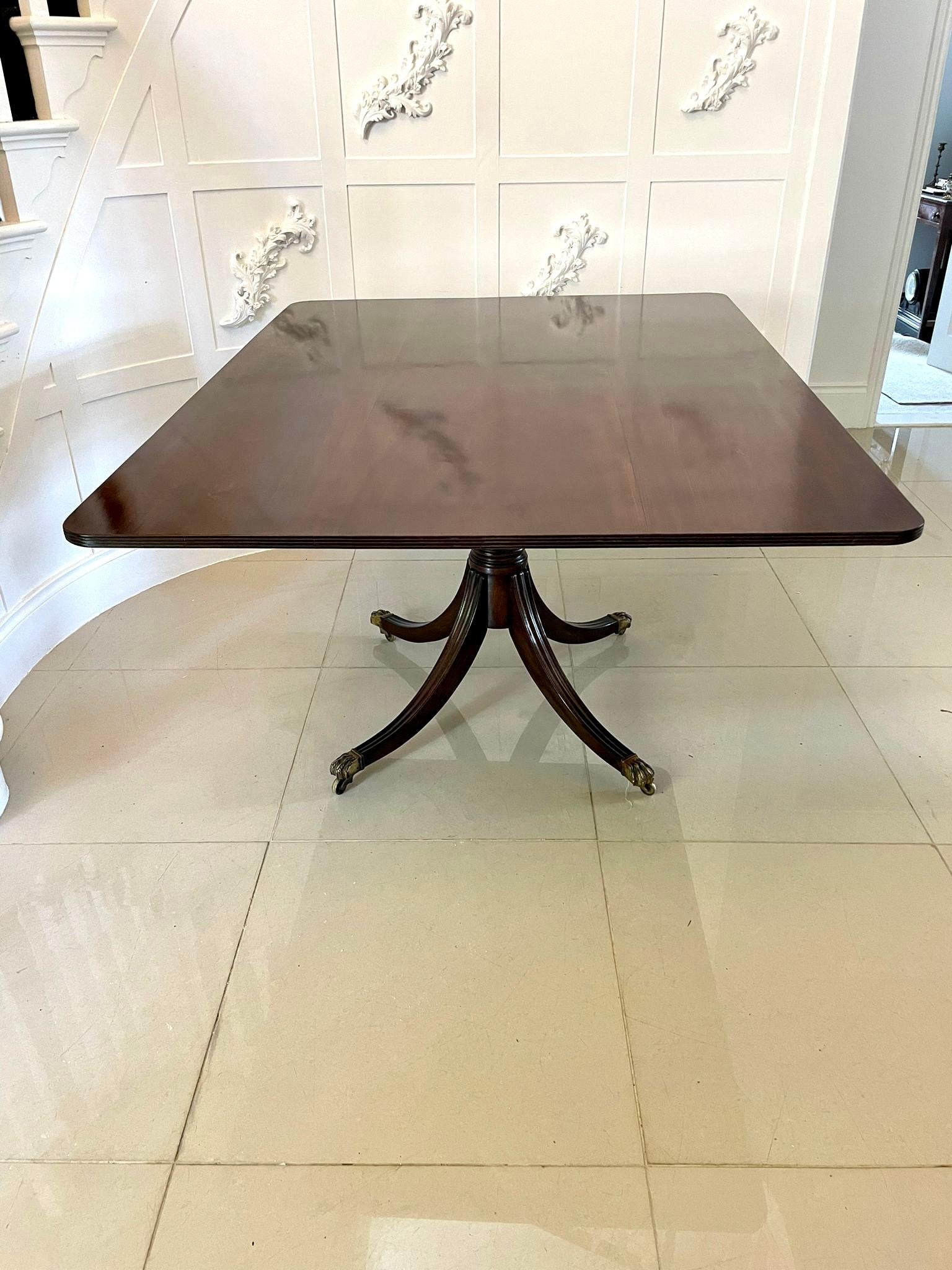 Grande Regency ancienne  Table de salle à manger en acajou figuré de qualité exceptionnelle en vente 8