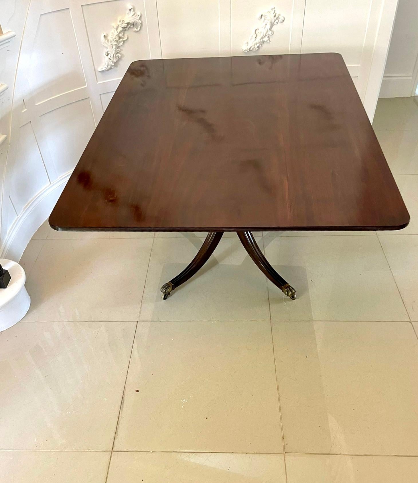 Grande Regency ancienne  Table de salle à manger en acajou figuré de qualité exceptionnelle en vente 10
