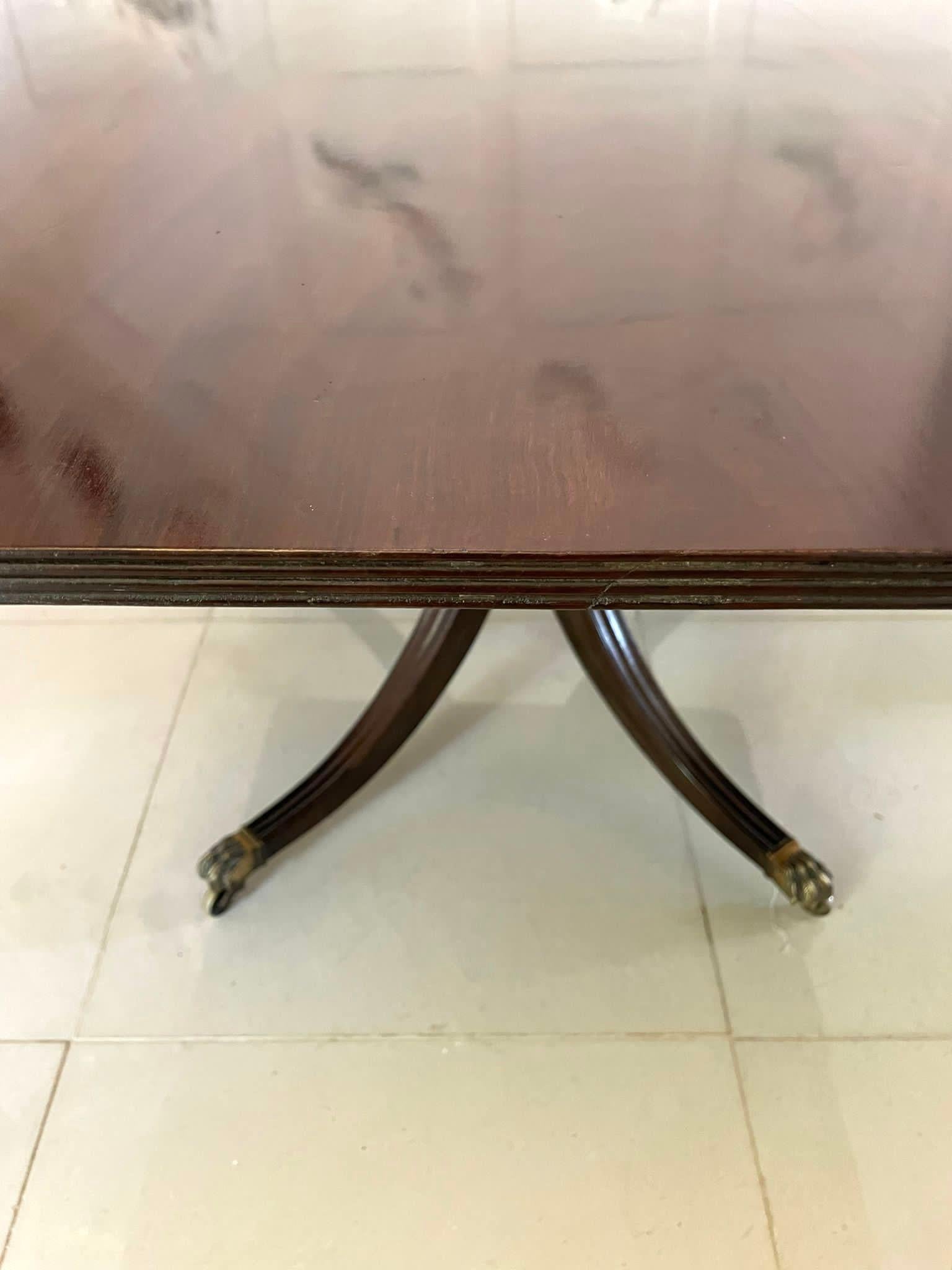 Grande Regency ancienne  Table de salle à manger en acajou figuré de qualité exceptionnelle en vente 2