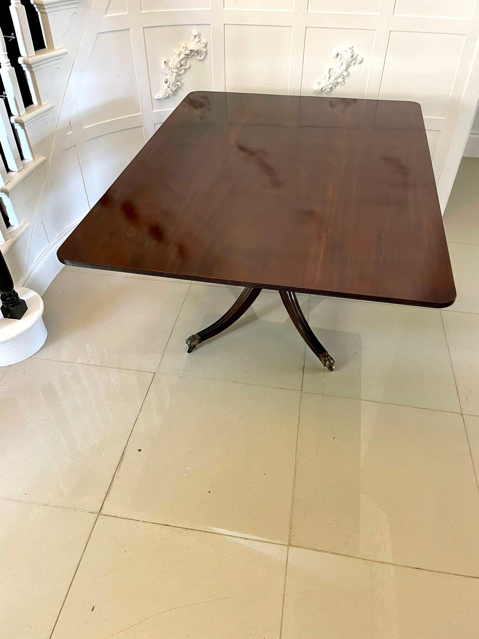 Large Antique Regency Outstanding Quality Figured Mahogany Dining Table For Sale 3