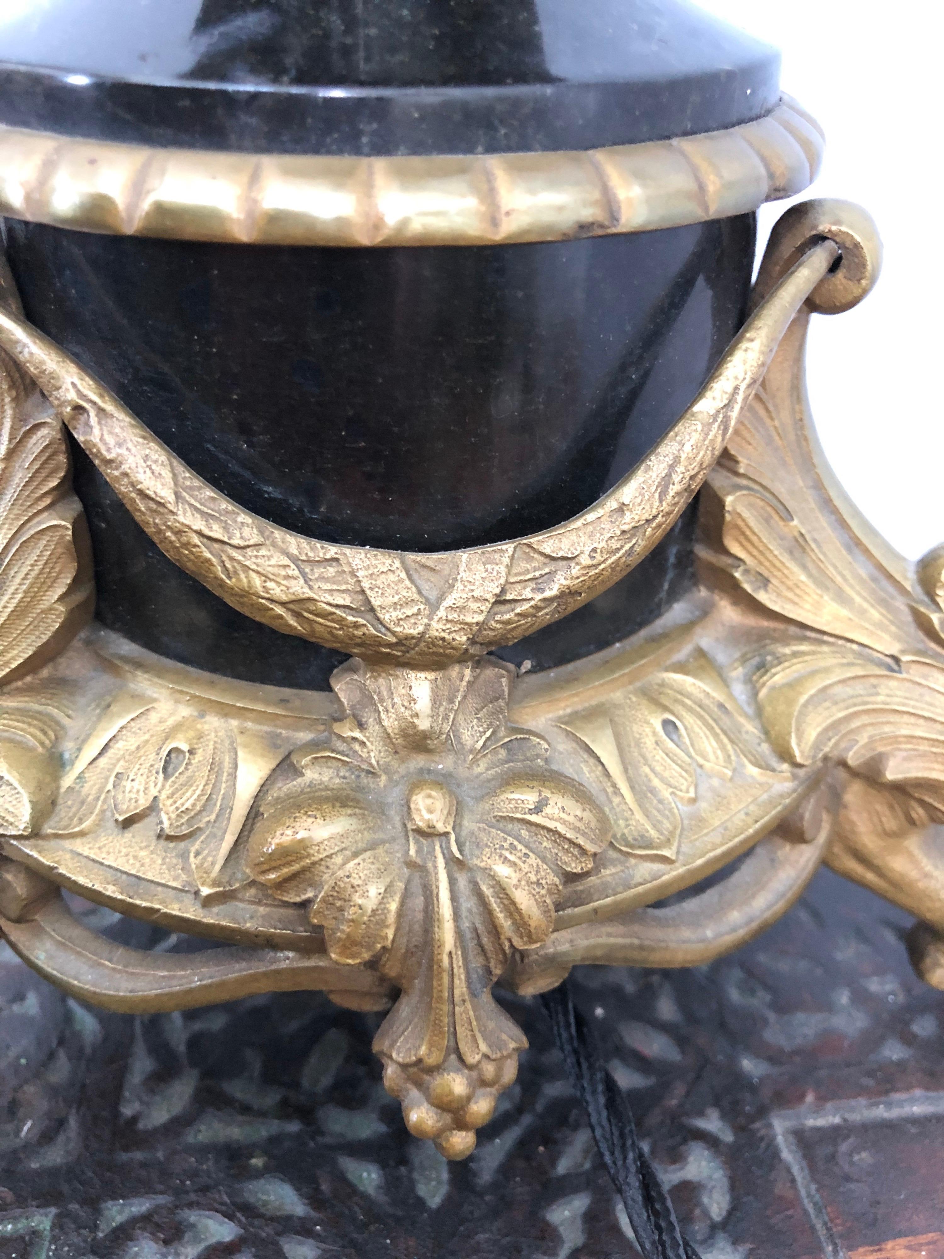 Große antike Regency-Tischlampe aus Messing und poliertem schwarzem Marmor im Angebot 7