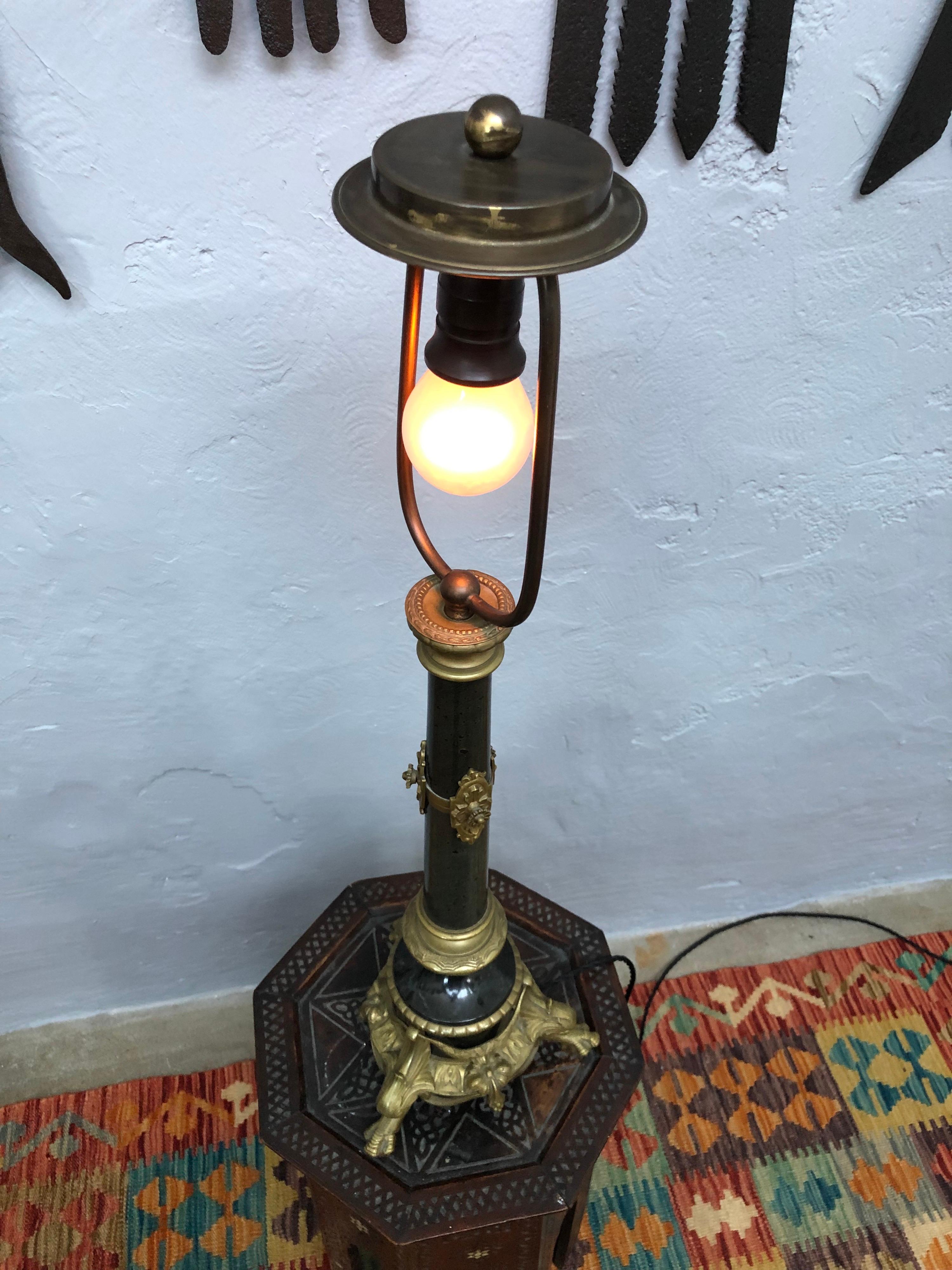 Large Antique Regency Table Lamp in Brass And Polished Black Marble For Sale 10