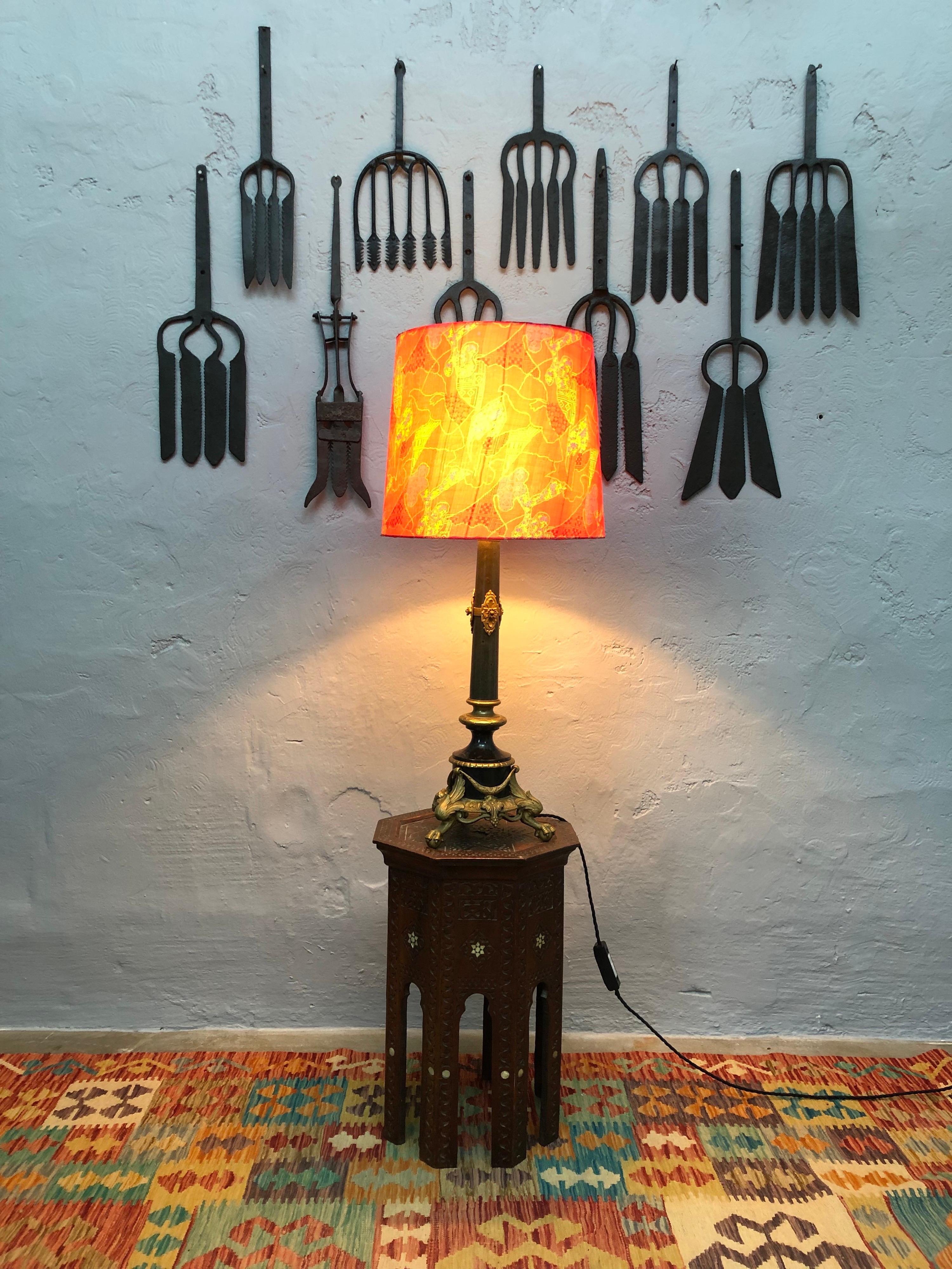 Große antike Regency-Tischlampe aus Messing und poliertem schwarzem Marmor im Angebot 11