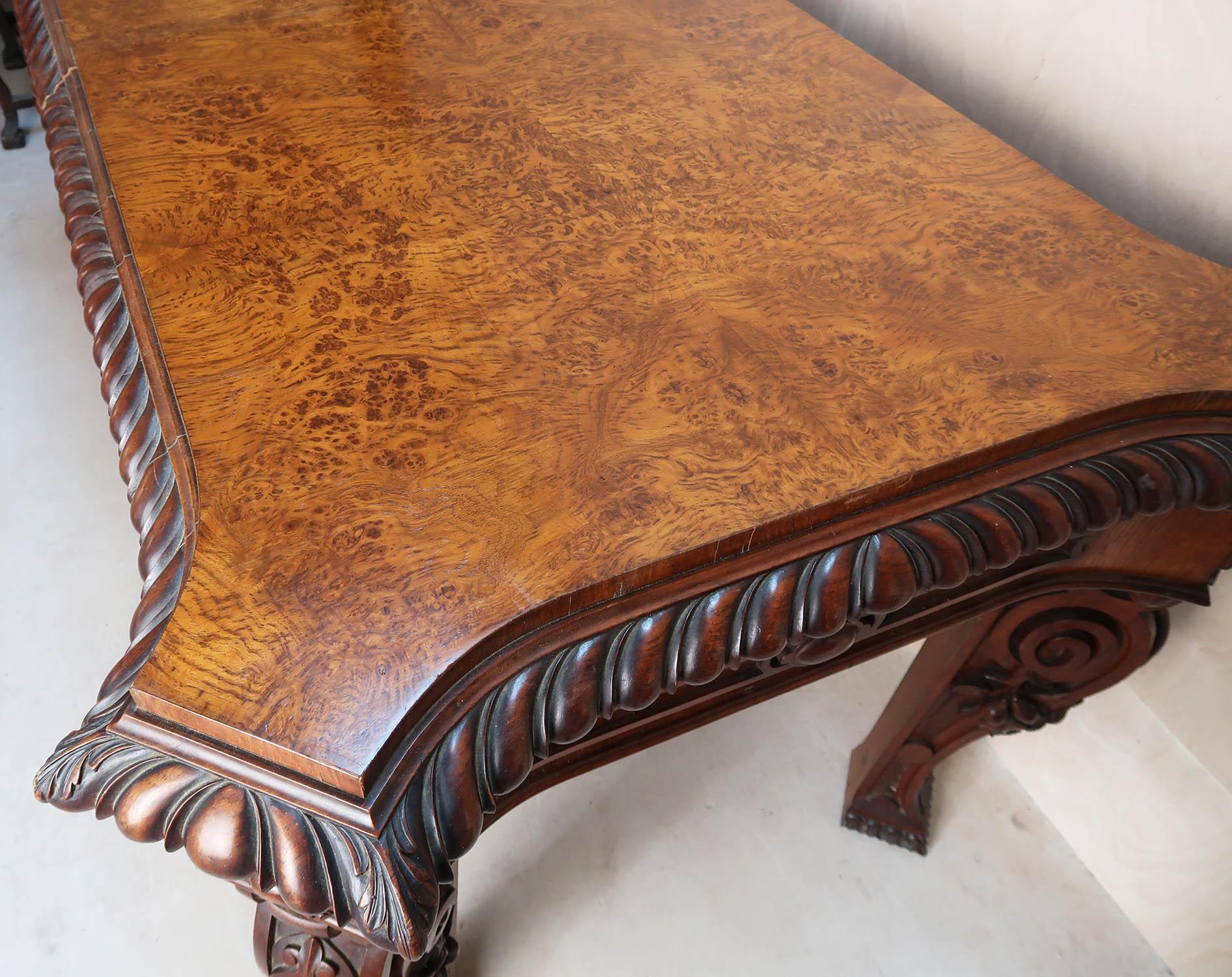 Großer antiker Renaissance-Revival-Tisch aus Pollard-Eiche. CIRCA 1835 (Geschnitzt) im Angebot