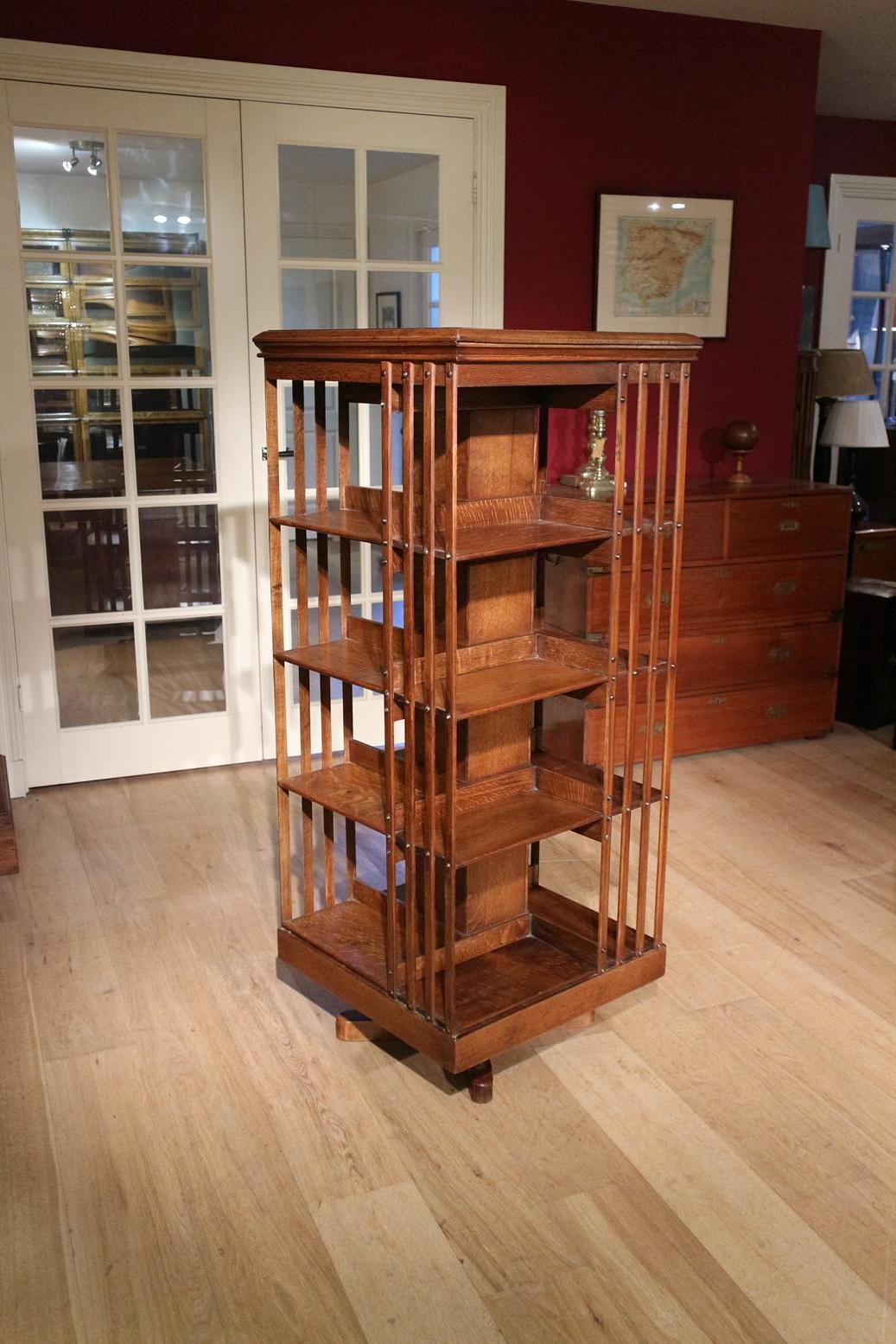 Large antique oak revolving bookcase 4 layers. Stable due to cast iron base. Entirely in very good condition.
Origin: England
Period: Approx. 1900
Size: 60cm x 60cm x 145cm.