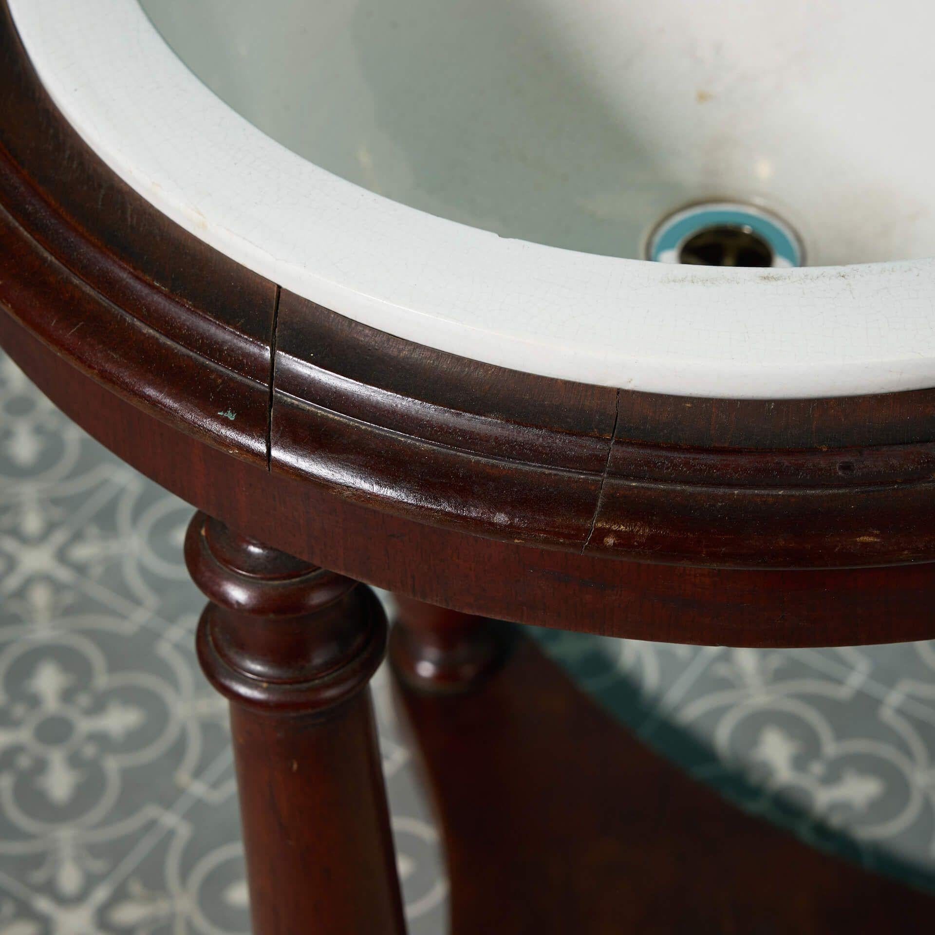 Large Antique Round Basin with Triform Stand In Fair Condition For Sale In Wormelow, Herefordshire