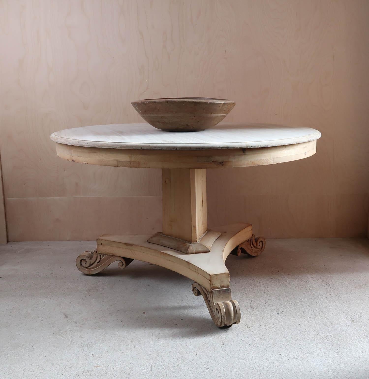 Large Antique Round Bleached Centre Table in Palladian Style. English C.1835 In Good Condition In St Annes, Lancashire