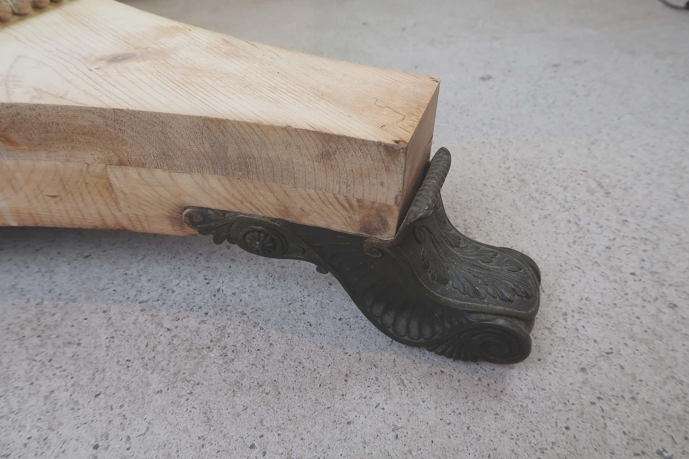 Large Antique Round Bleached Table in Palladian Style. English C.1835 For Sale 2