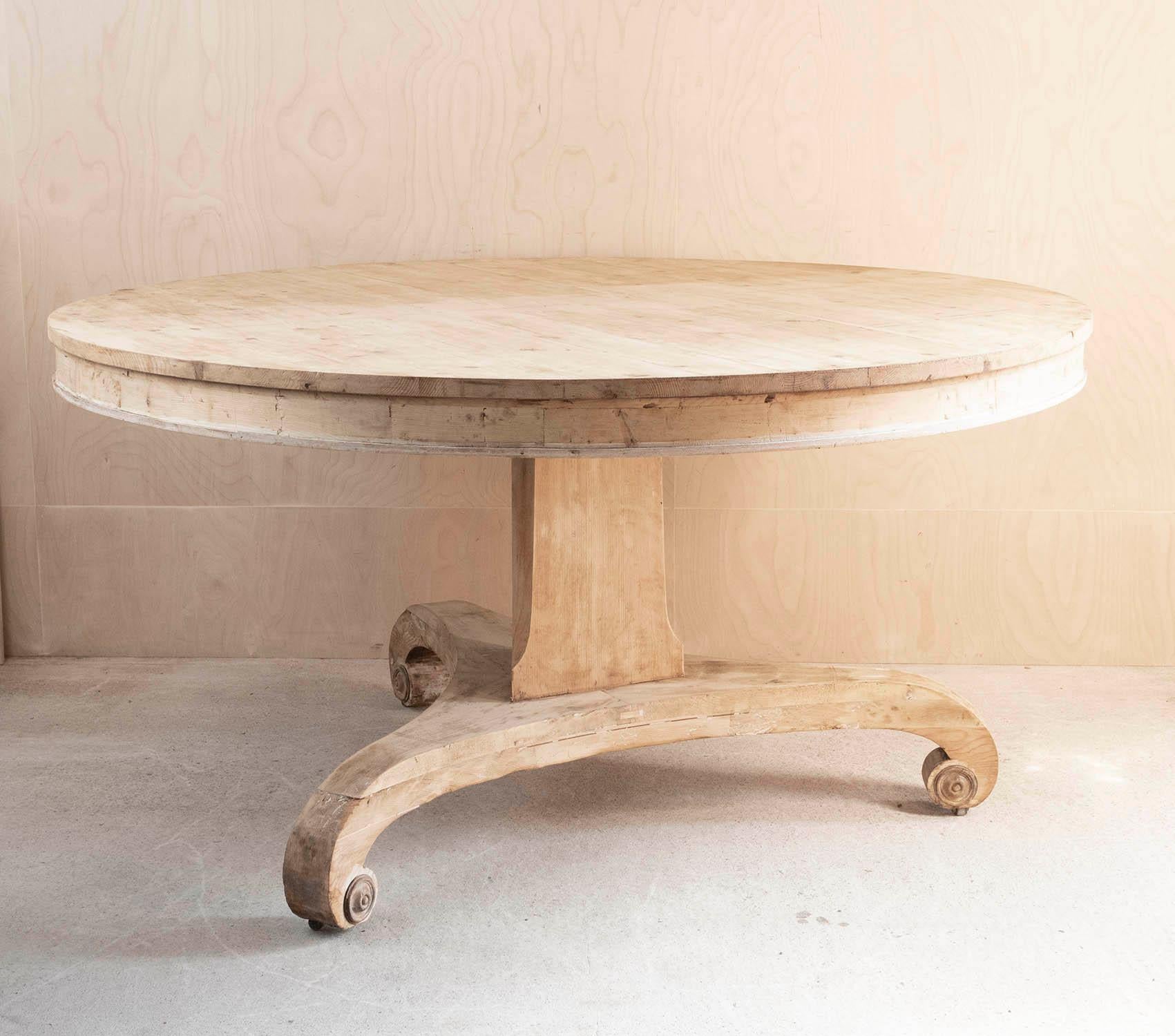 Fabulous large round Georgian table. 

Great simple lines. 

I have chosen not to lacquer or wax the table.

Original castors. Sturdy construction.

Free UK shipping





