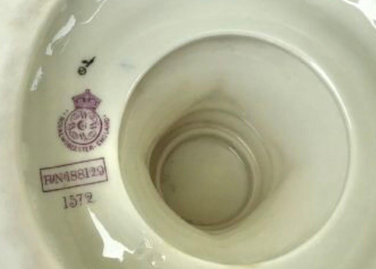 Large Antique Royal Worcester Blush Ivory Porcelain Vase and Cover For Sale 3