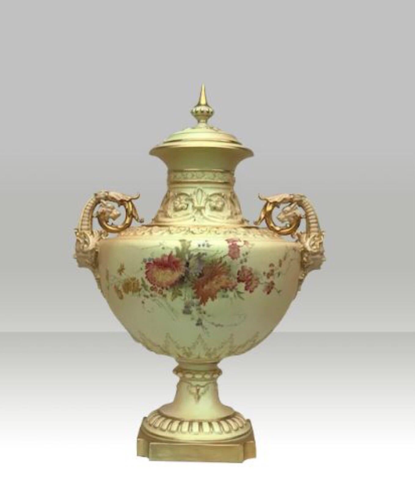 Large Antique Royal Worcester Blush Ivory Porcelain Vase and Cover For Sale 4