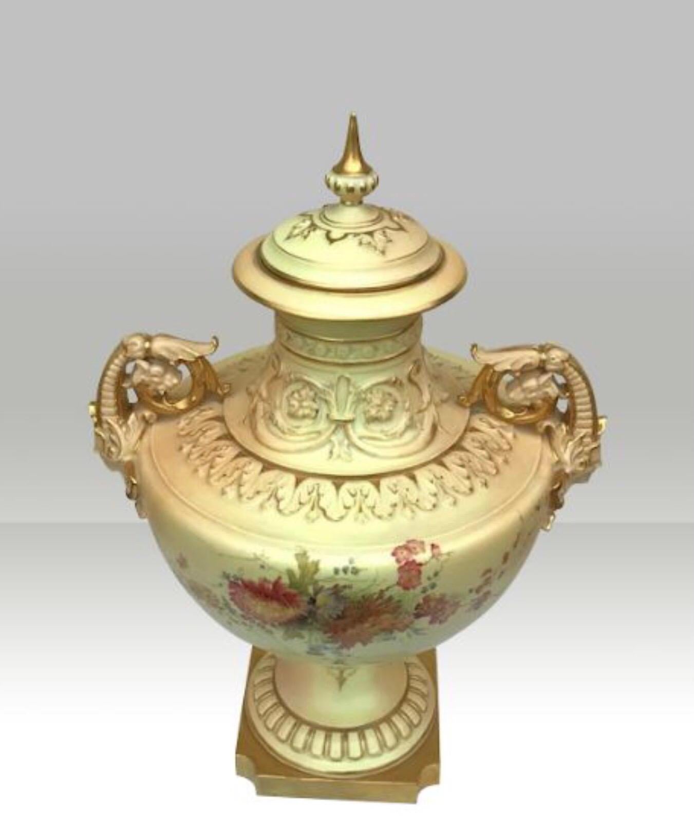Large Antique Royal Worcester Blush Ivory Porcelain Vase and Cover For Sale 5