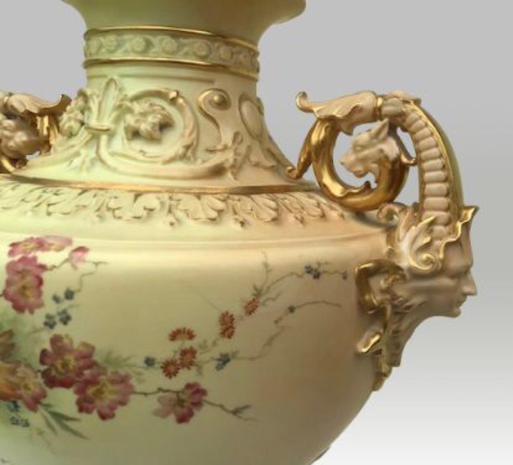 Large Antique Royal Worcester Blush Ivory Porcelain Vase and Cover For Sale 6