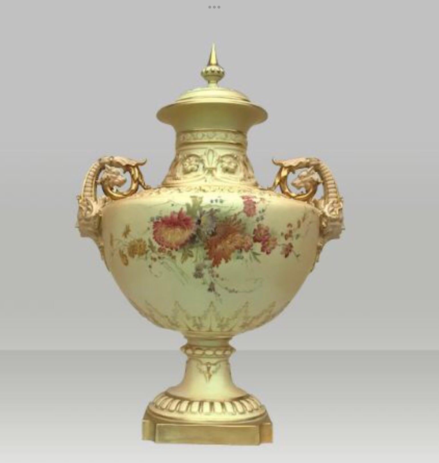 Rococo Large Antique Royal Worcester Blush Ivory Porcelain Vase and Cover For Sale