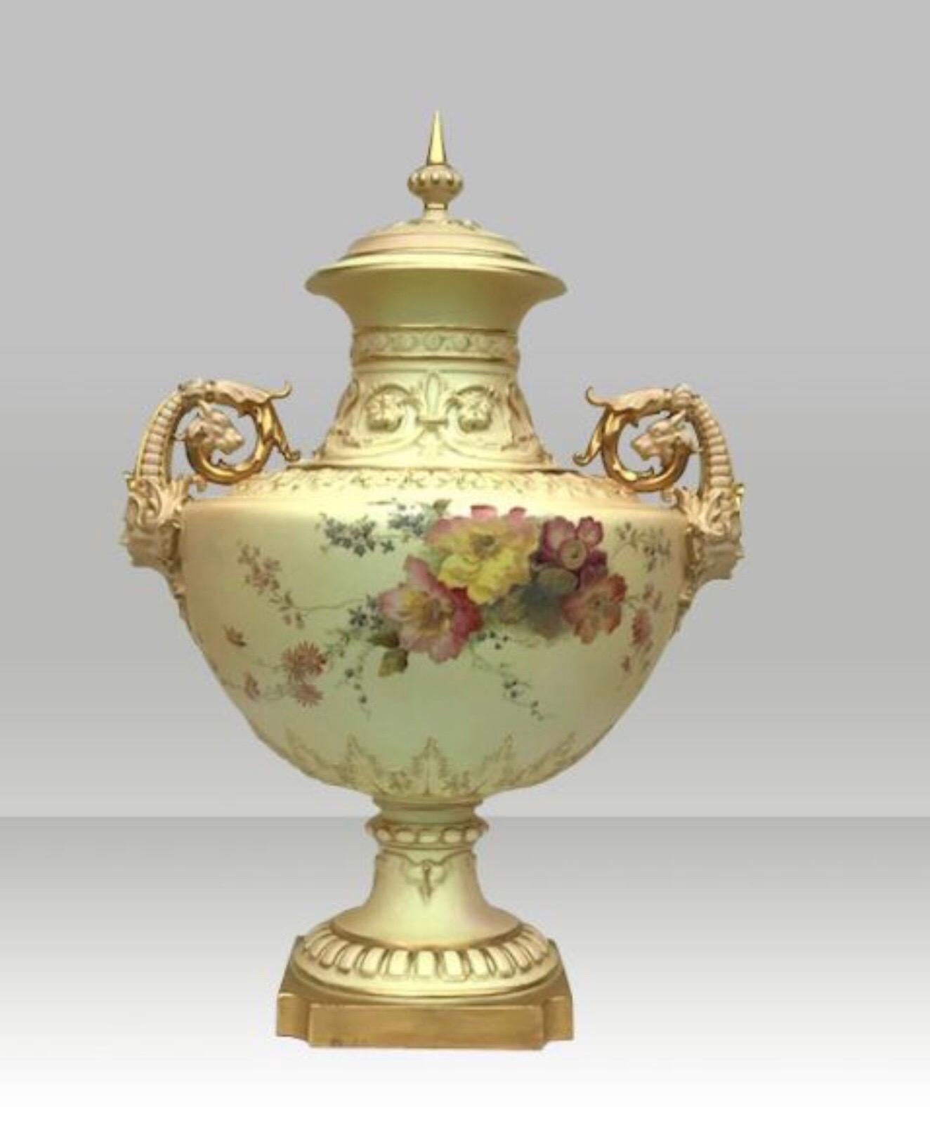 English Large Antique Royal Worcester Blush Ivory Porcelain Vase and Cover For Sale
