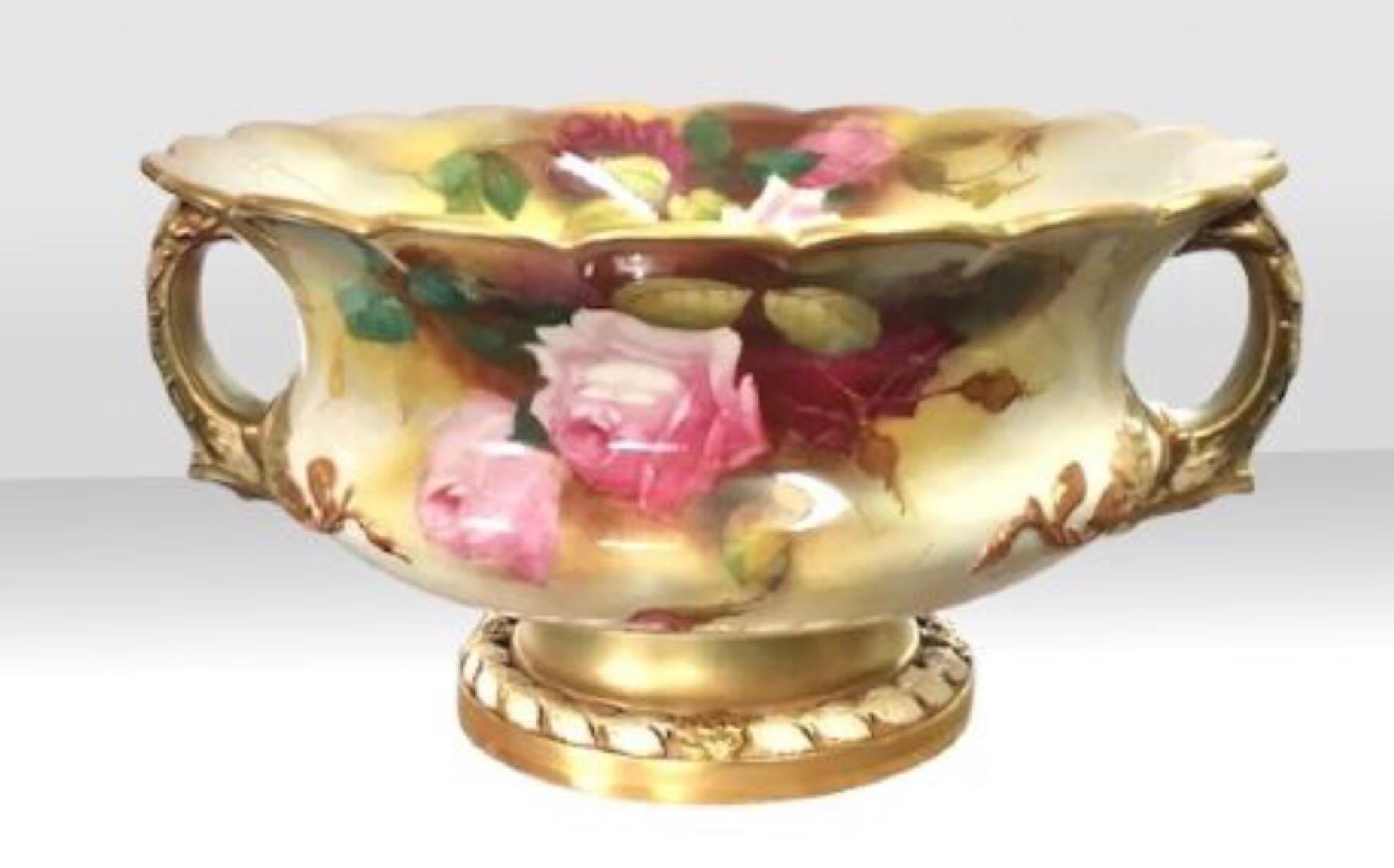 Beautiful Large Antique Royal Worcester Jardiniere bowl vase hand painted with roses and foliage, 
Escalloped Edge,
Dated 1910 
Measures: 26cms x 26cms x 13.5cms
10.25ins x 10.25ins x 5.3ins.