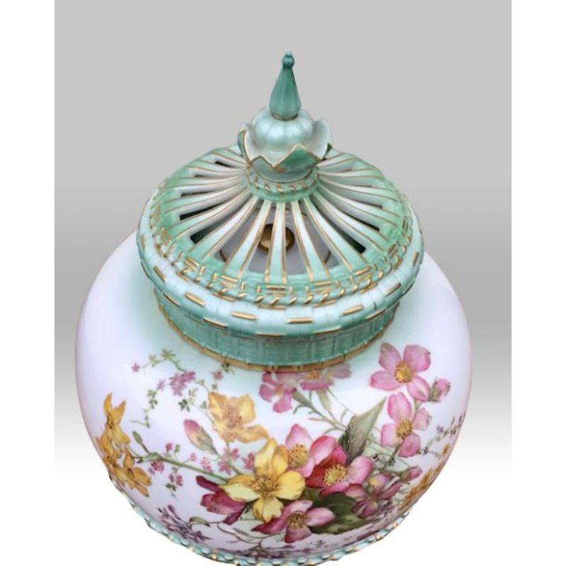 Fabulous large Antique Royal Worcester Pot Pourri Jar and crown cover complete with inner cover

Hand Painted with flowers and foliage.
Green and white ground,.
Perfect condition
Dated 1905
31cms high
(12ins high)

Declaration: This item is