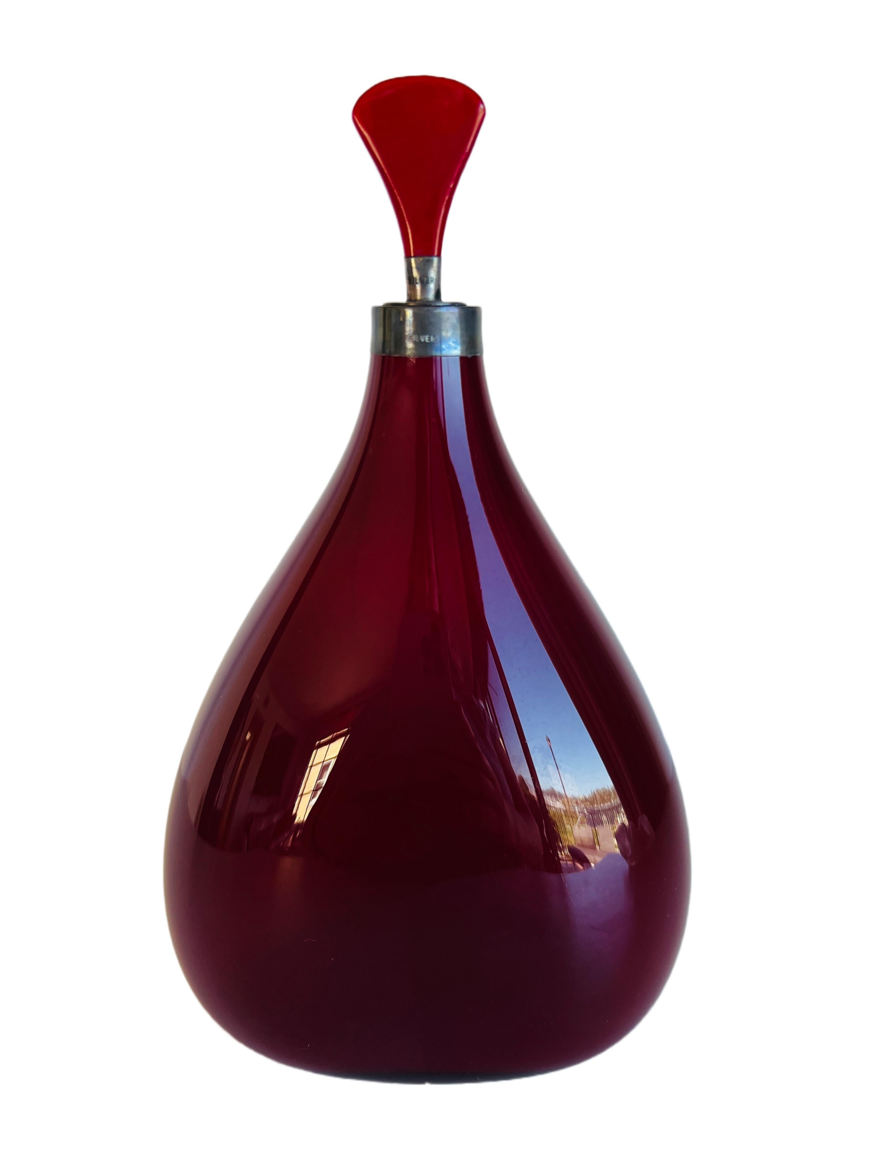 Große antike Rubinrote, undurchsichtige mundgeblasene Silber-Parfümflasche aus Köln (Kunsthandwerker*in) im Angebot