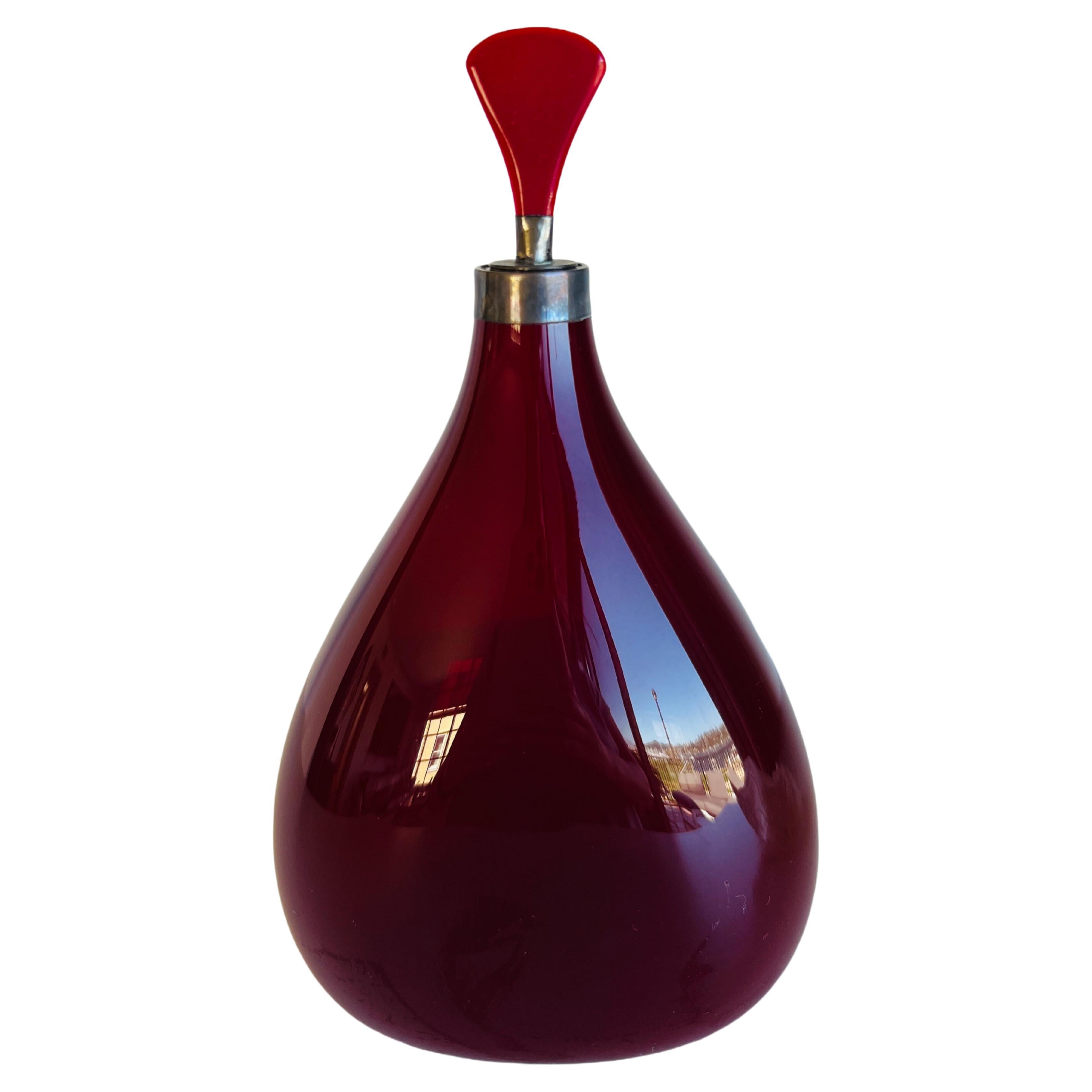 Grand flacon de parfum Cologne en verre soufflé argenté opaque rouge rubis ancien