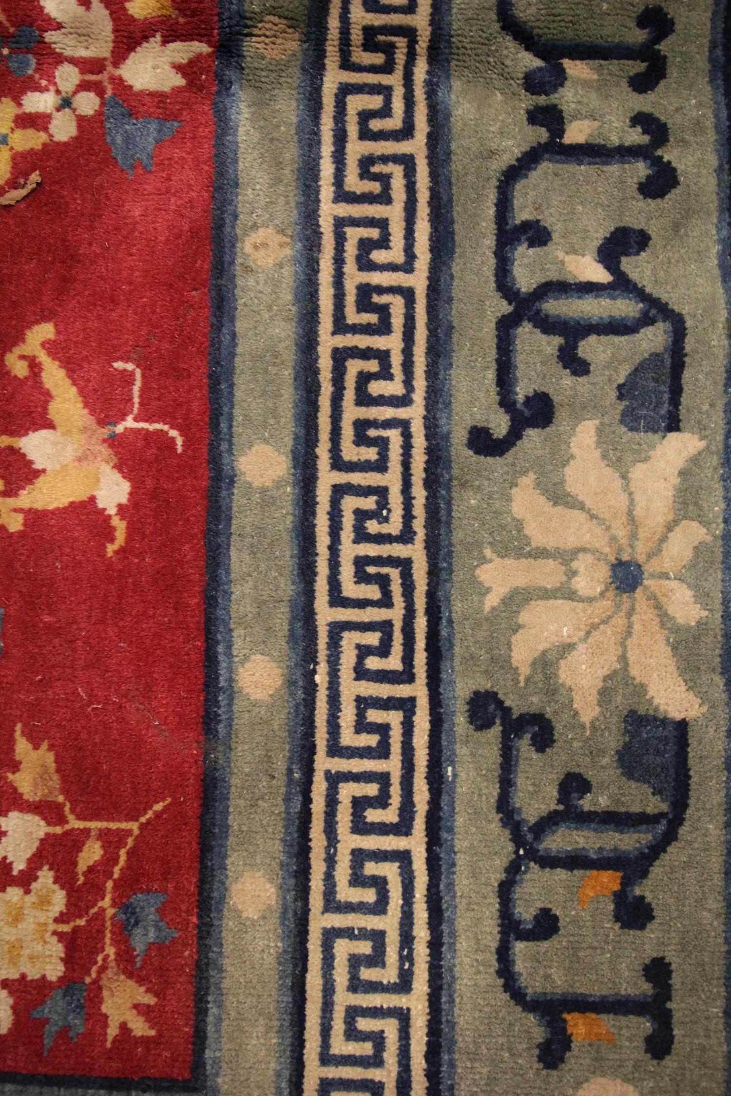 Großer großer antiker handgefertigter Teppich, Chinesischer Art-déco-Teppich aus roter Wolle (Handgeknüpft) im Angebot