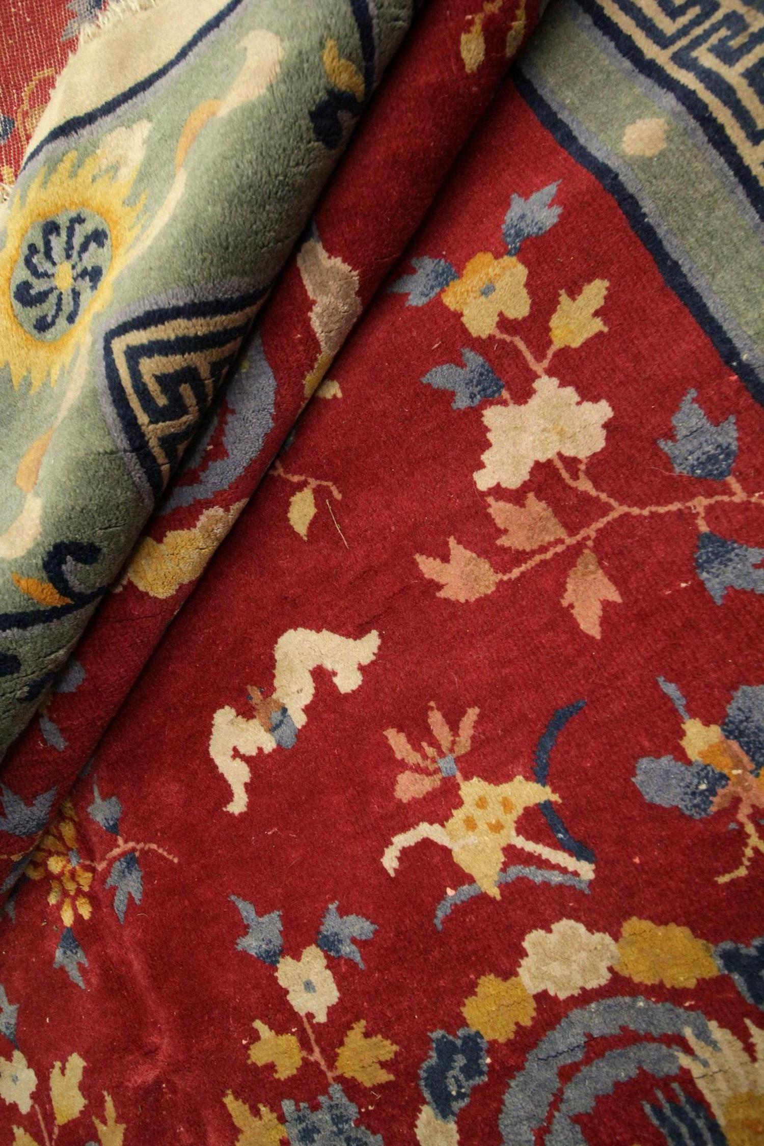 Großer großer antiker handgefertigter Teppich, Chinesischer Art-déco-Teppich aus roter Wolle im Zustand „Hervorragend“ im Angebot in Hampshire, GB