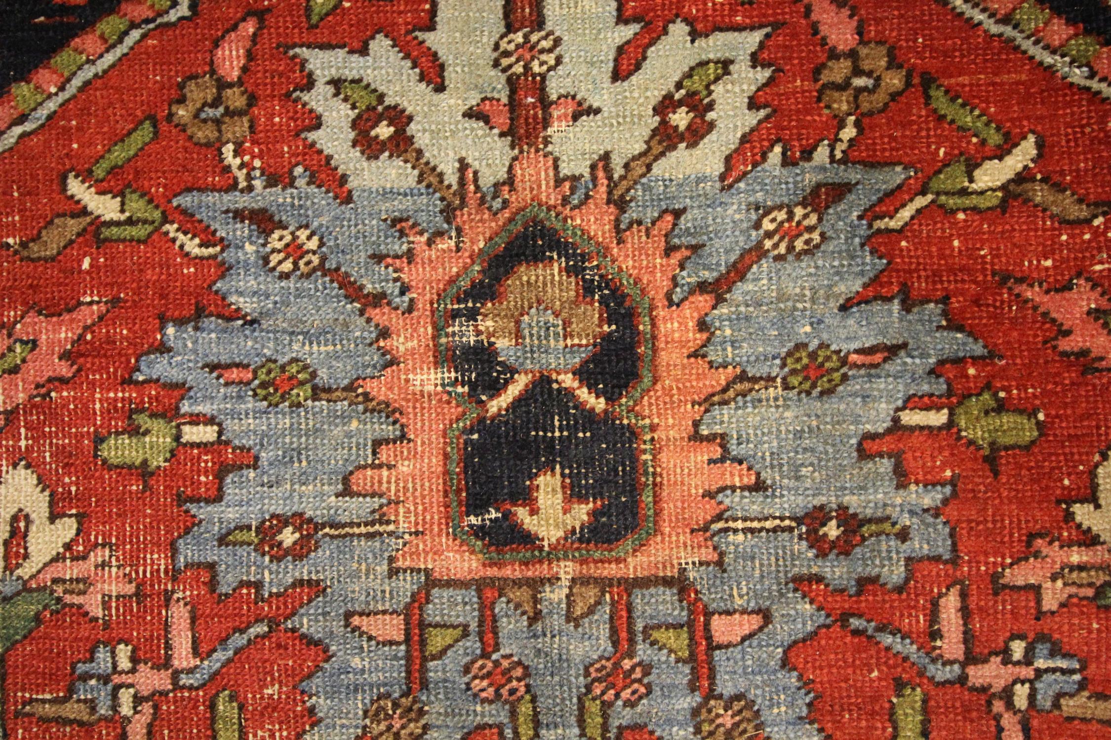 Großer antiker Orientteppich, handgewebt, traditioneller Stil  Wolle (Pflanzlich gefärbt) im Angebot