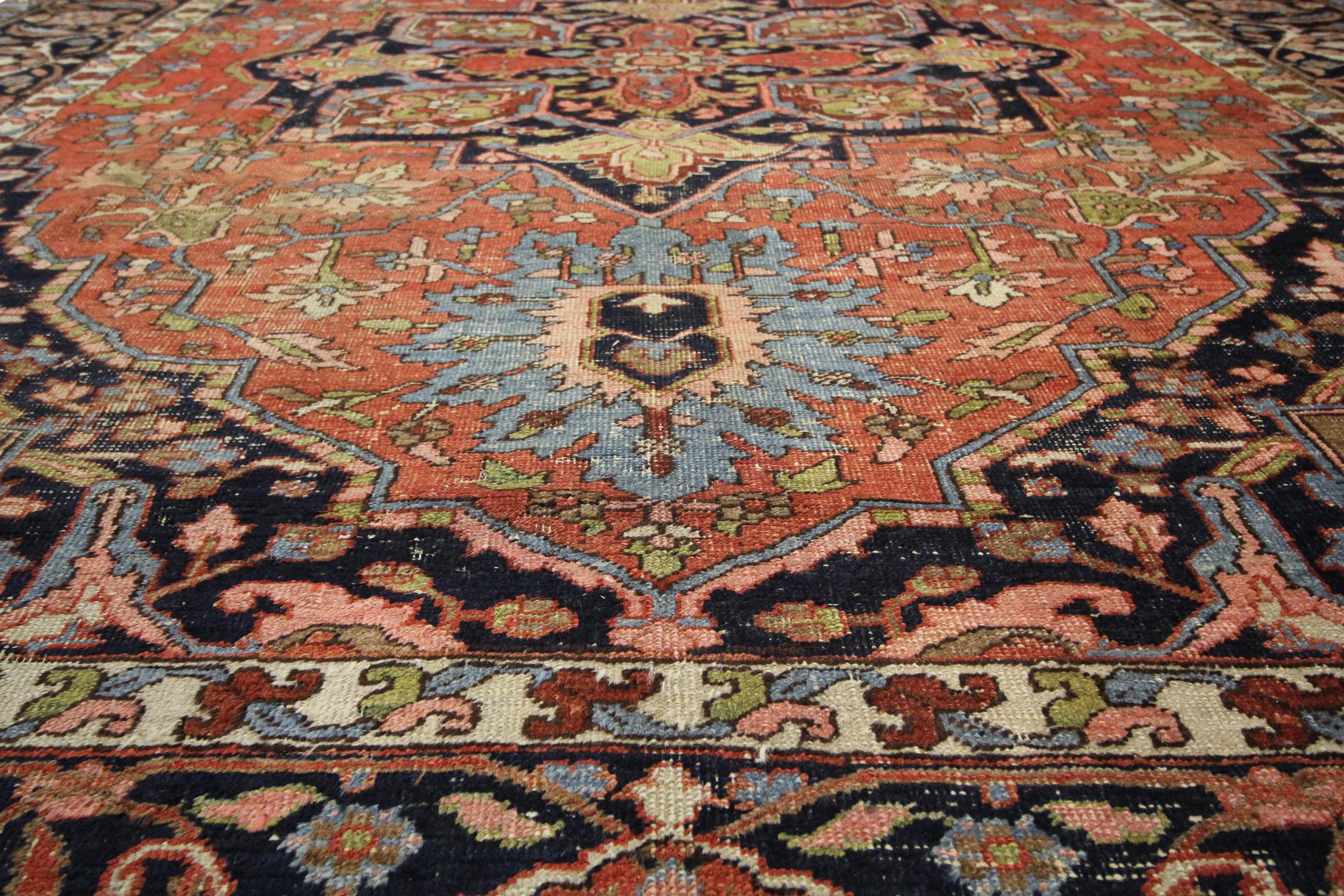 Large Antique Rugs Oriental Carpet Handwoven Traditional  Wool In Good Condition For Sale In Wembley, GB
