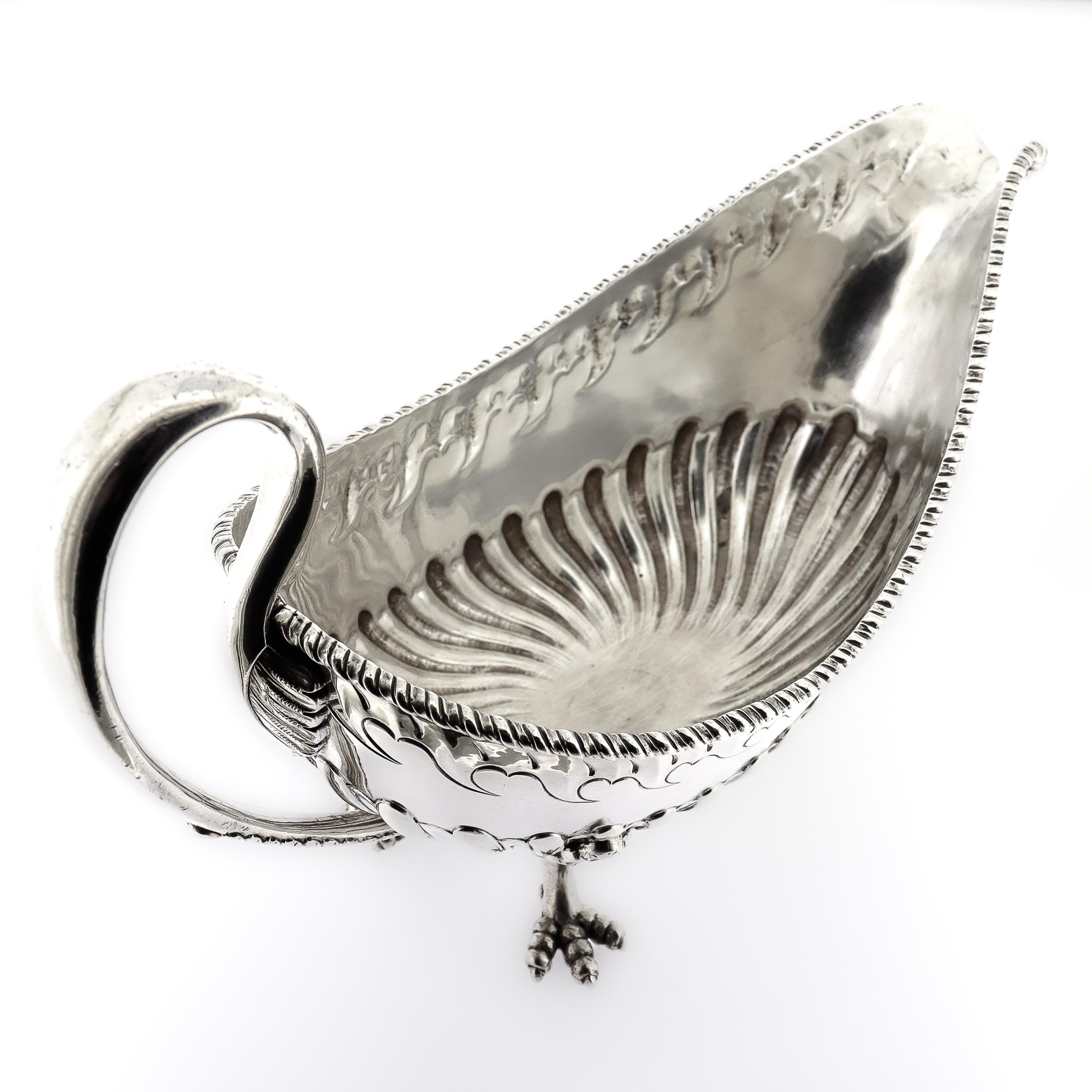 Gran salsera antigua de plata de ley S. Kirk & Son con patas de garra en venta 5