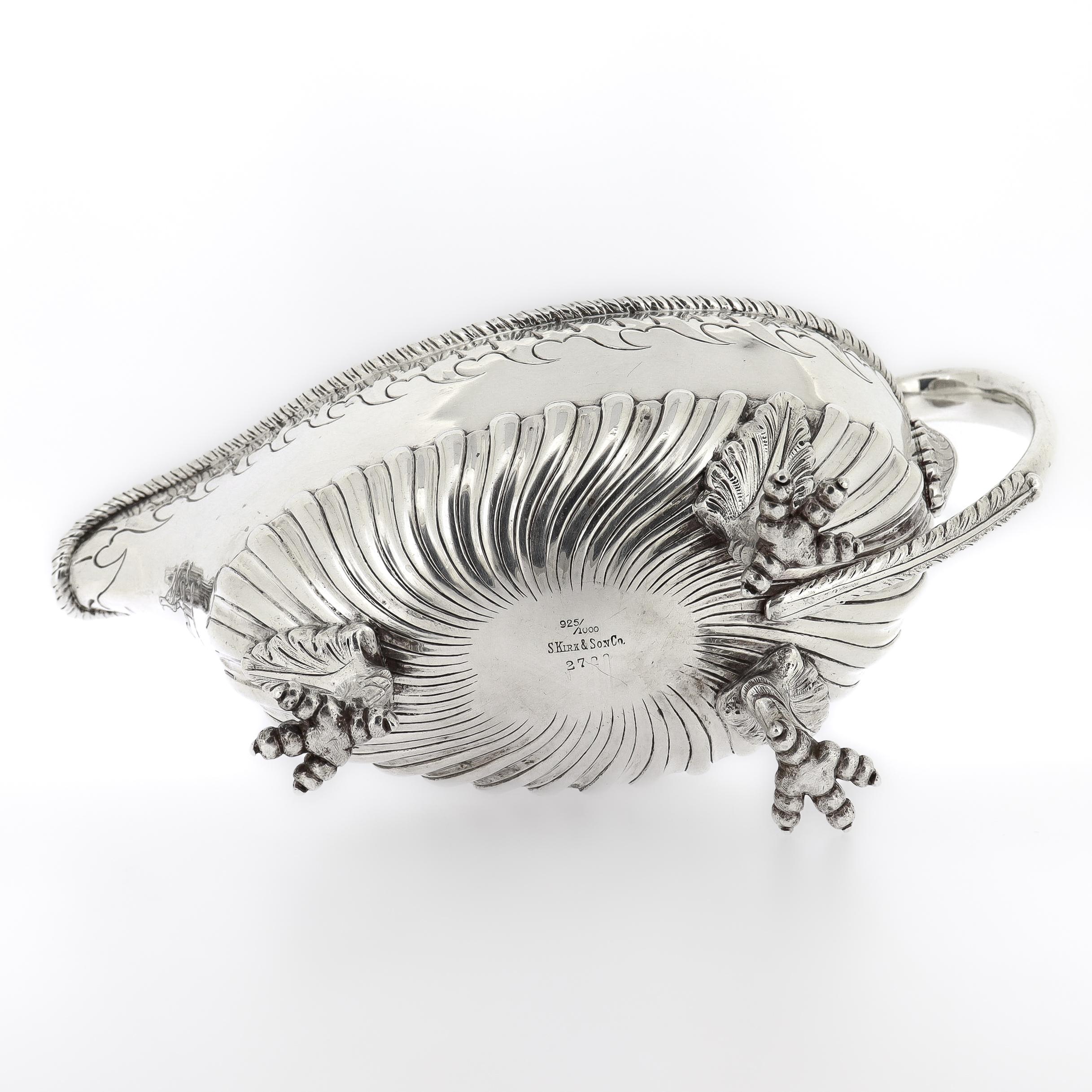 Gran salsera antigua de plata de ley S. Kirk & Son con patas de garra en venta 7