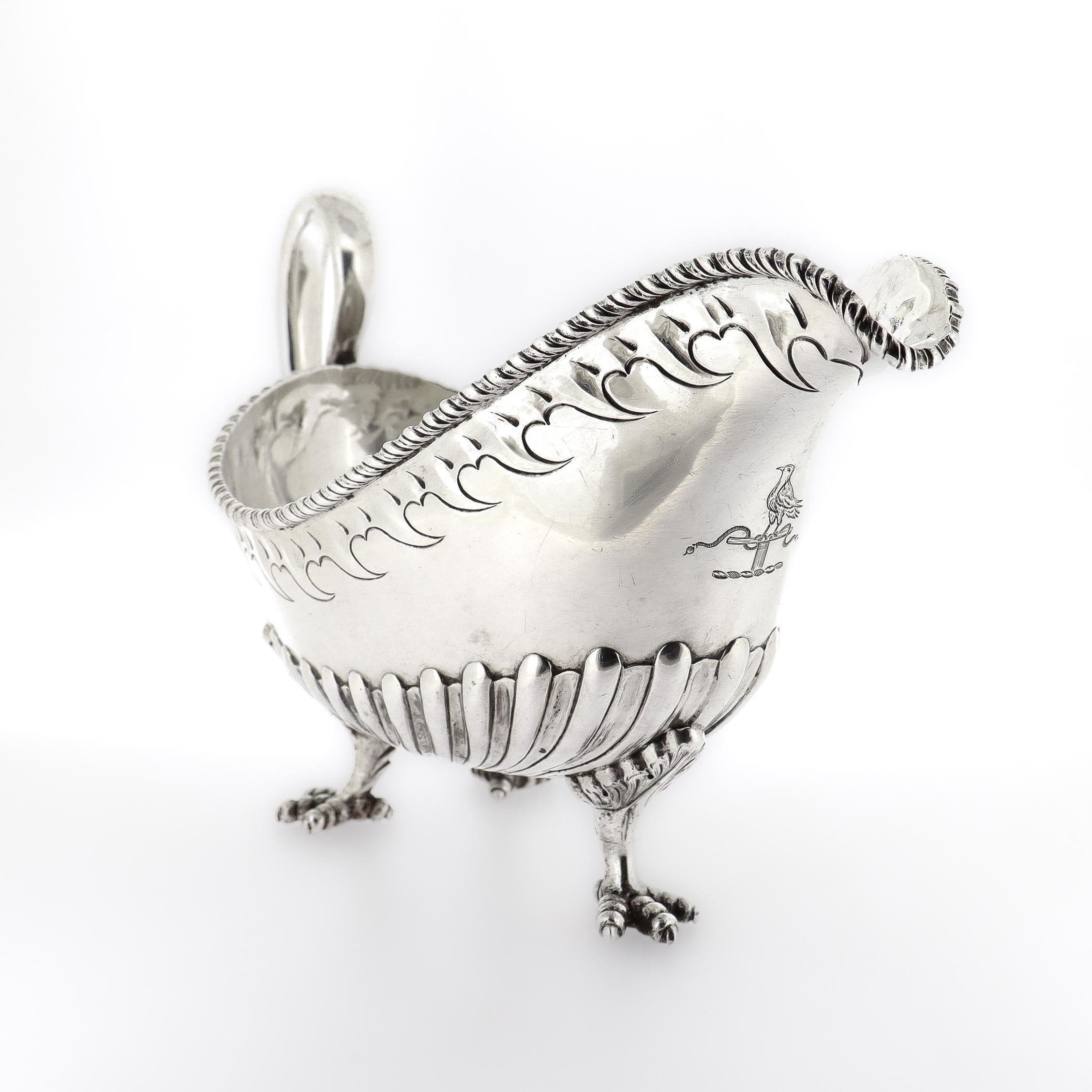 Gran salsera antigua de plata de ley S. Kirk & Son con patas de garra en venta 2