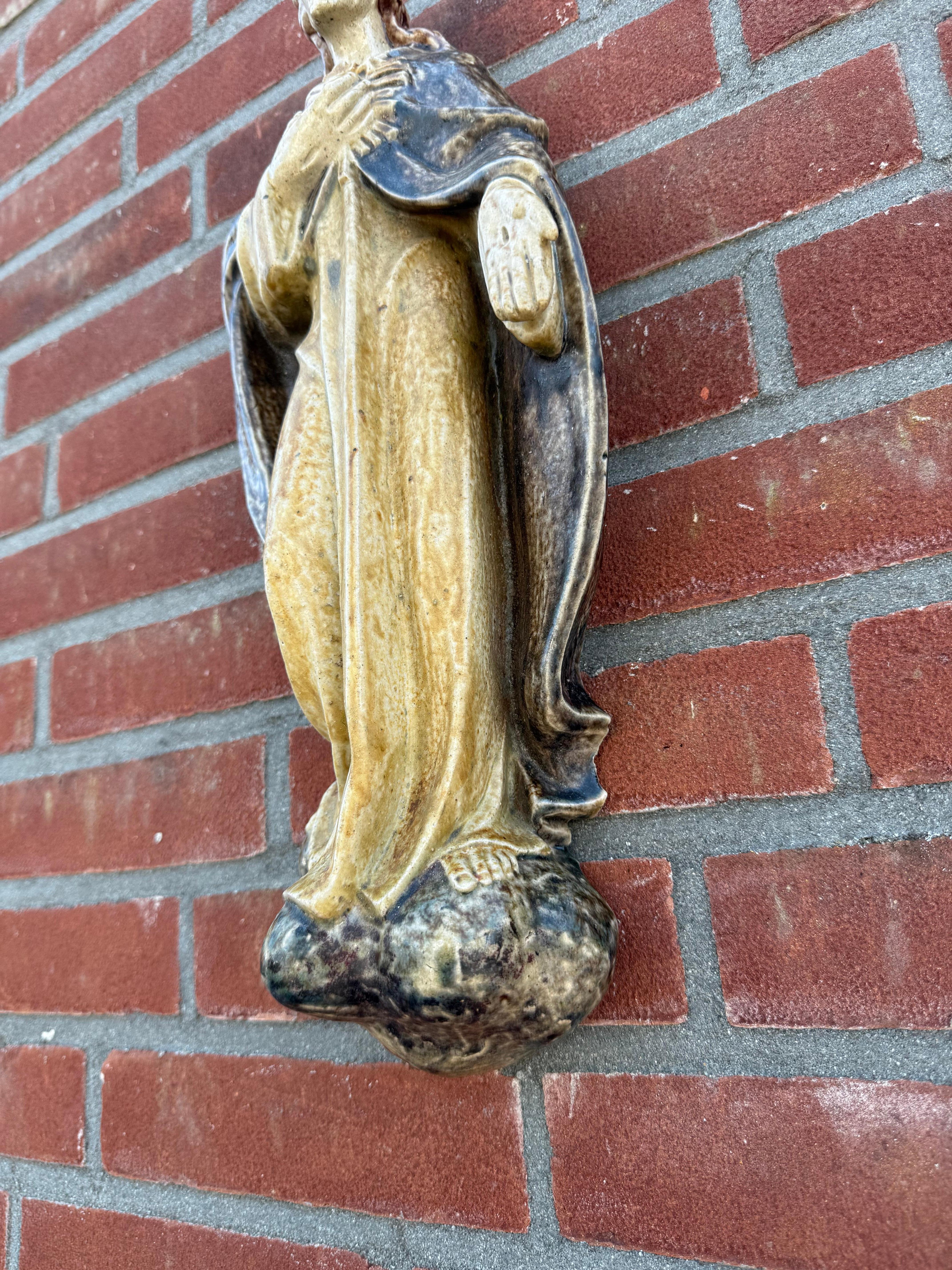 Large Antique Sacred Heart of Jesus Earthenware Wall Sculpture, Glazed Stoneware In Good Condition For Sale In Lisse, NL