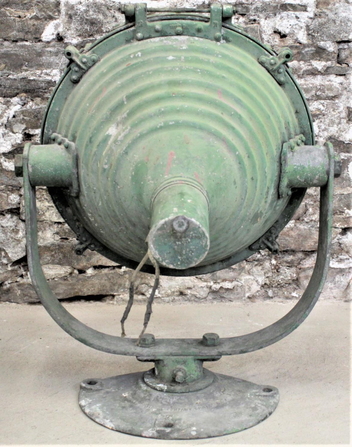 Fait à la machine Grande Antiquité récupérée Pyle National Co. Lampe nautique ou marine en vente
