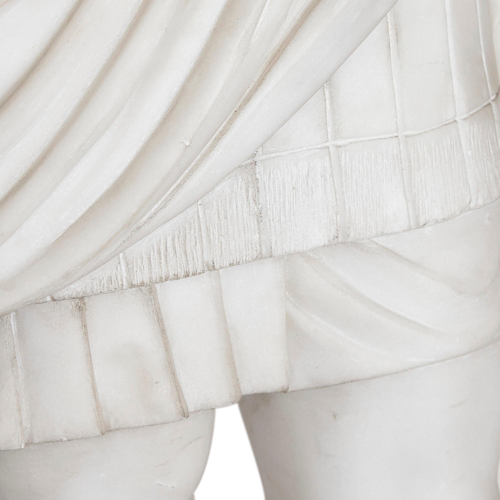 Grande figurine ancienne en marbre sculpté de Caesar Augustus Bon état - En vente à London, GB