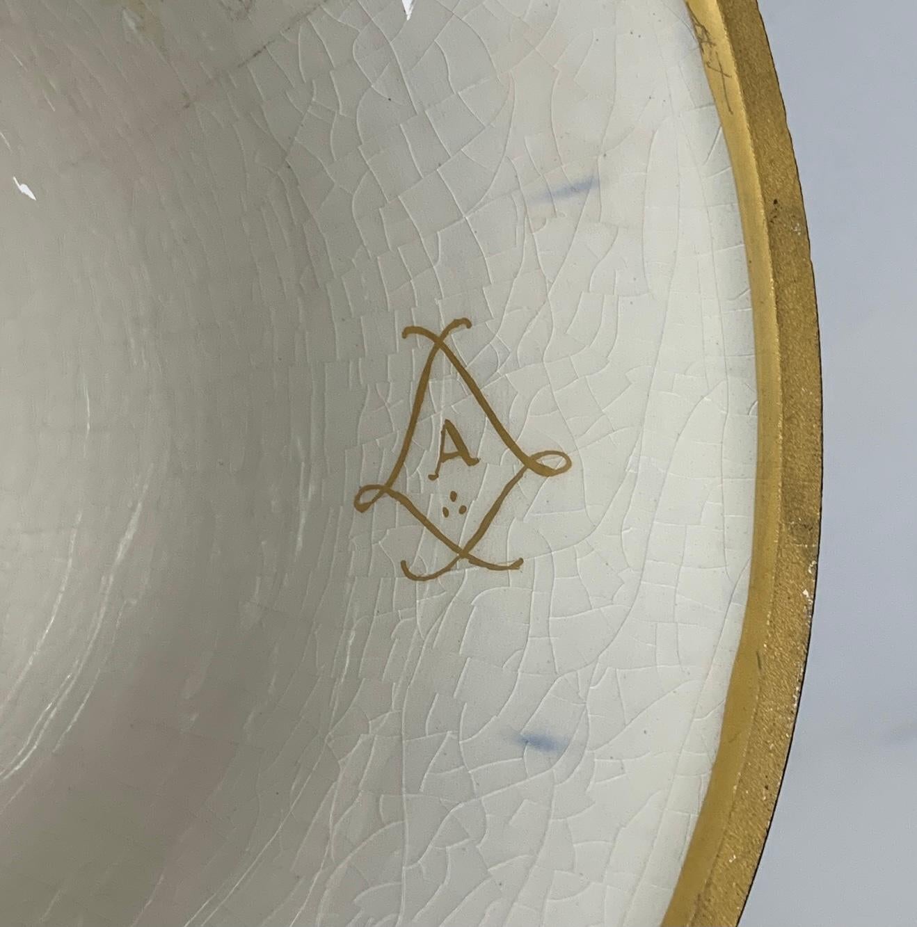 Grande urna coperta antica di Sevres in cobalto e blu con ormolu in vendita 4