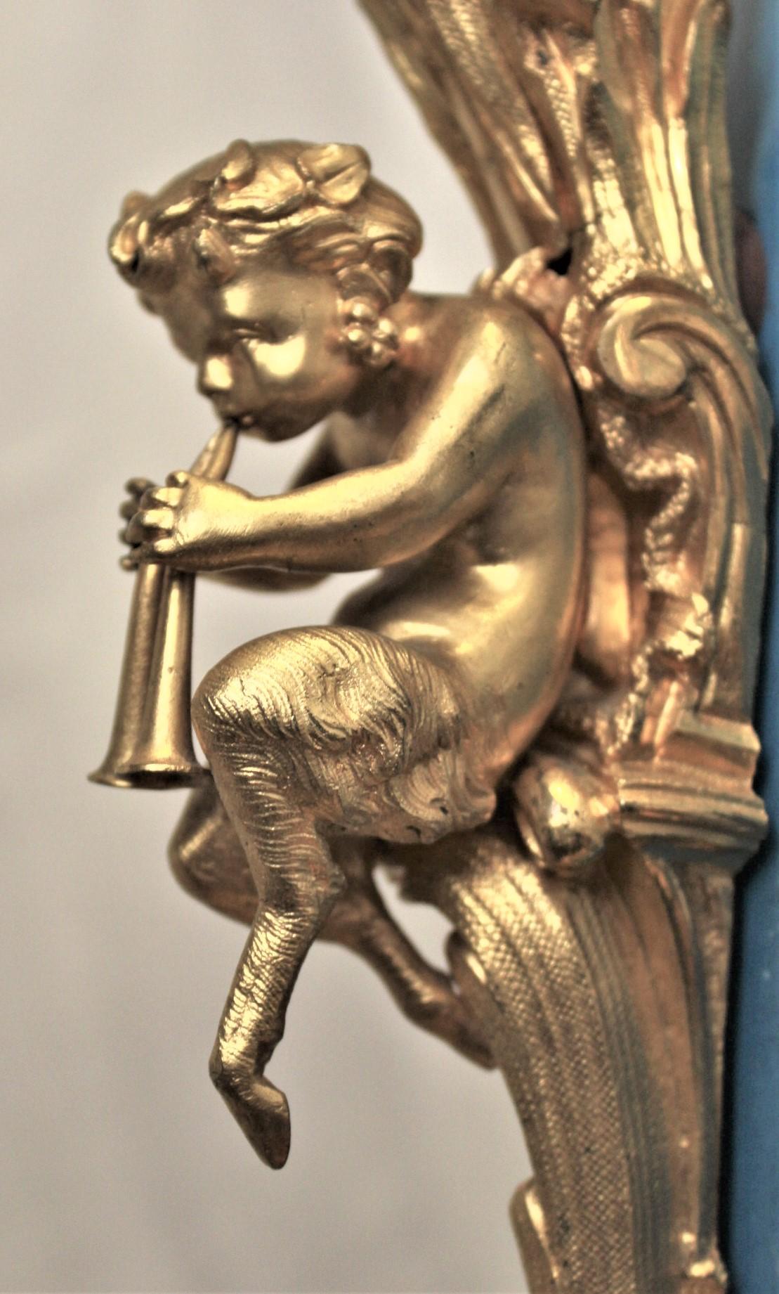 Grand vase ancien en porcelaine peint à la main de style Sèvres avec montures en bronze doré en vente 5