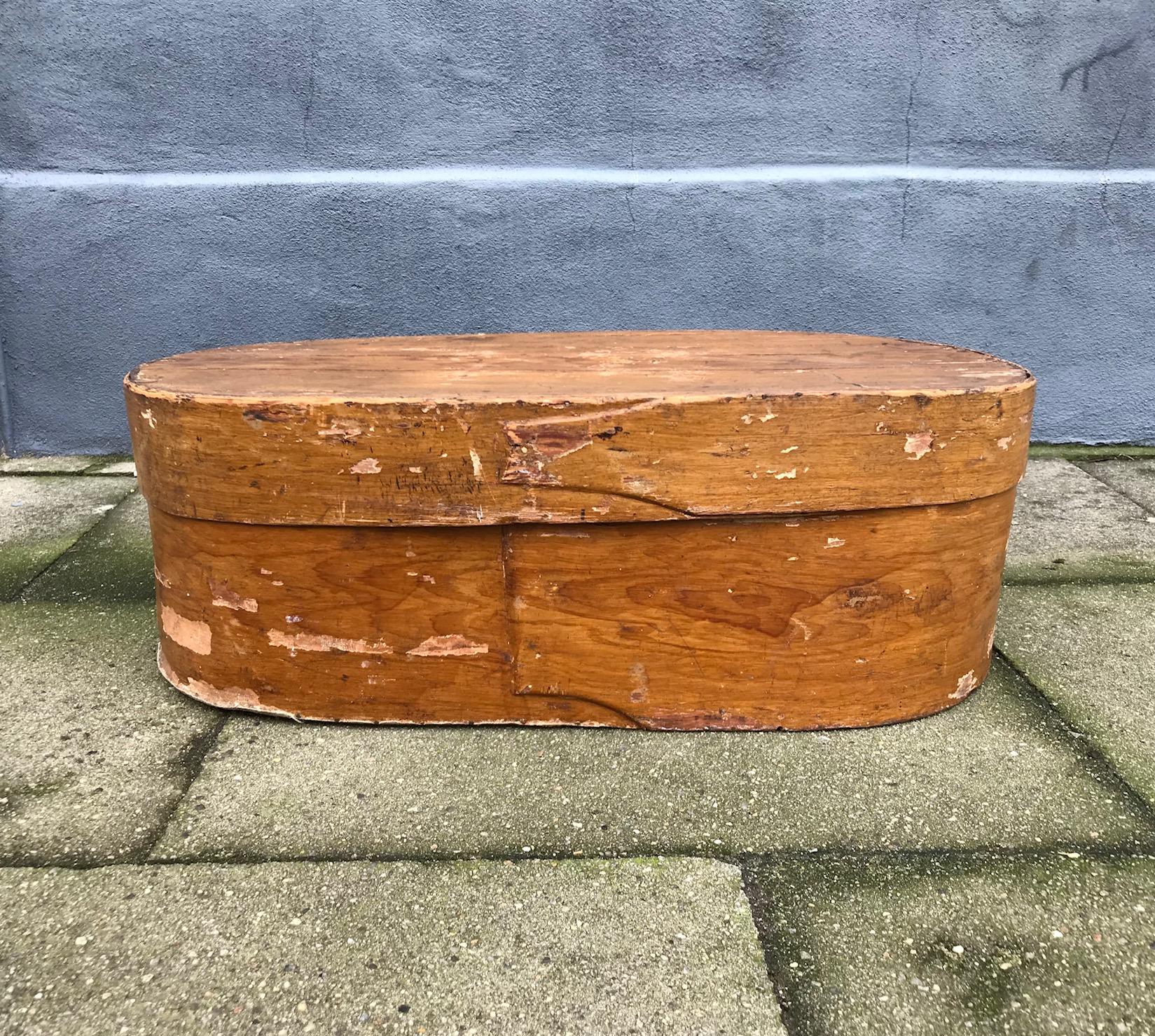 God only knows what this large bentwood Trunk has been through. It has scuffs, ware and patina all-over. Yet it is still very useable, stabile and decorative. Its made in traditional materials. Most of the linen to the inside has worn of. Due to its